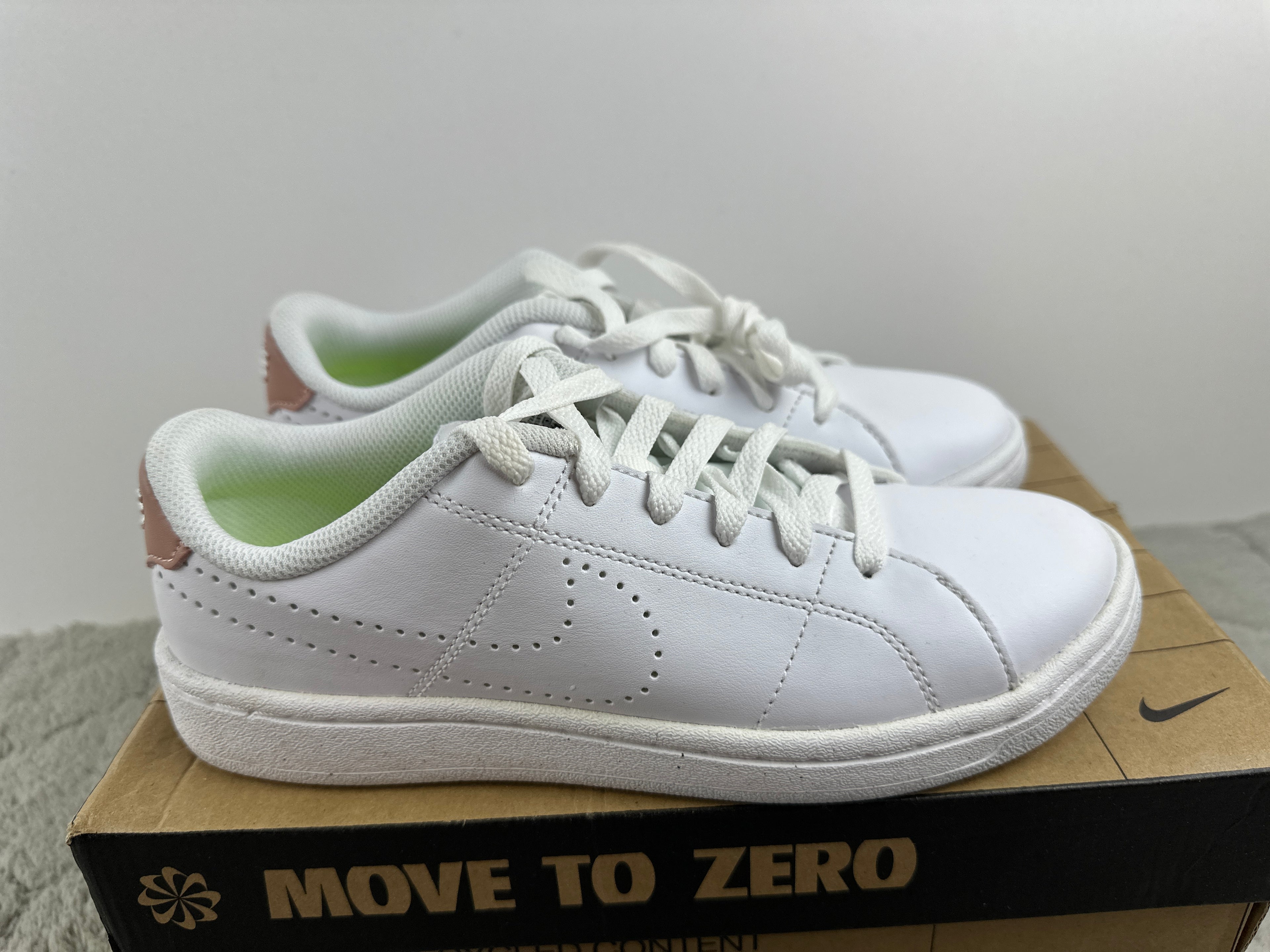 NIKE COURT ROYALE 2