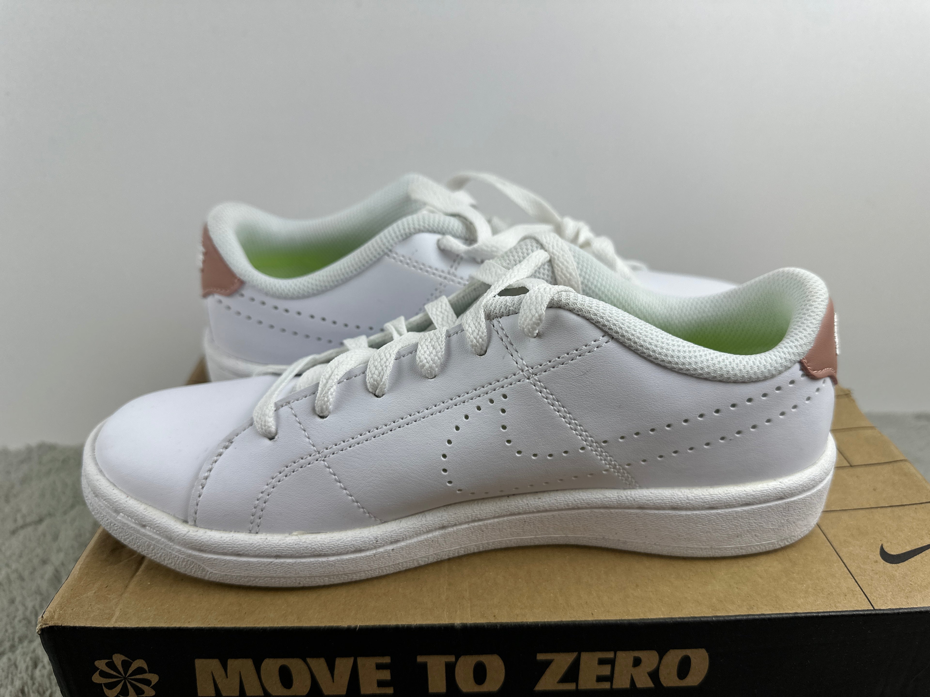 NIKE COURT ROYALE 2