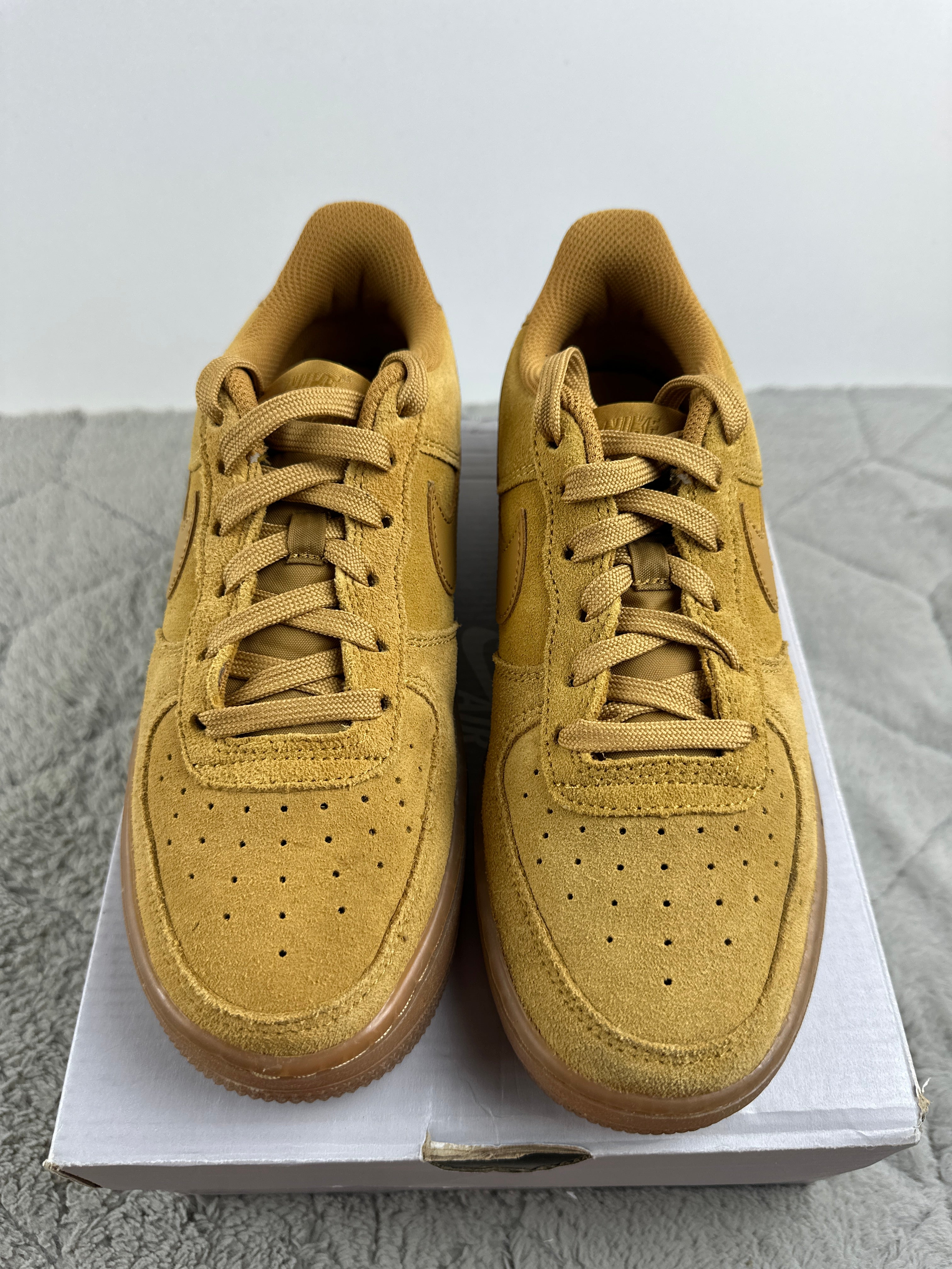 NIKE AIR FORCE LV8