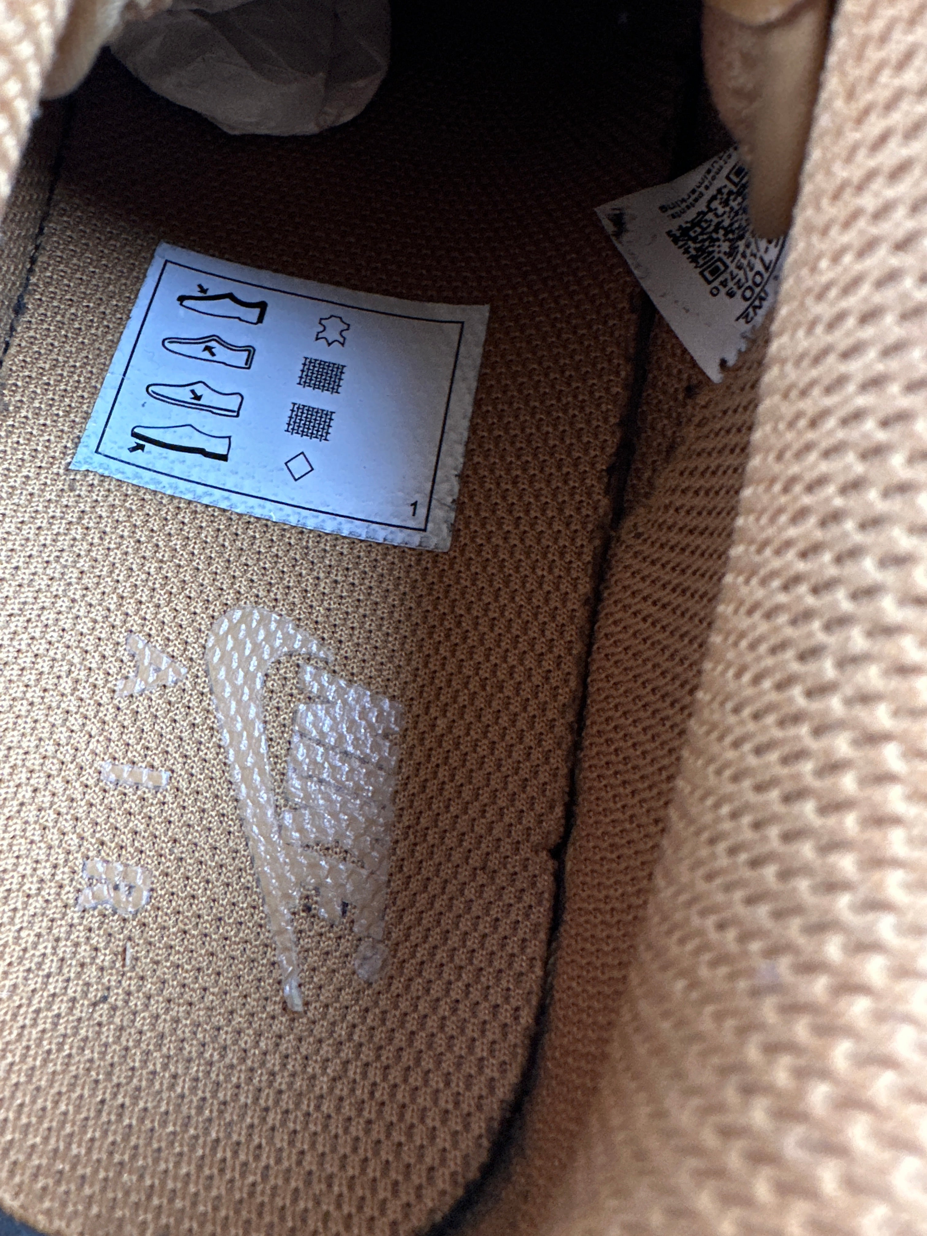 NIKE AIR FORCE LV8