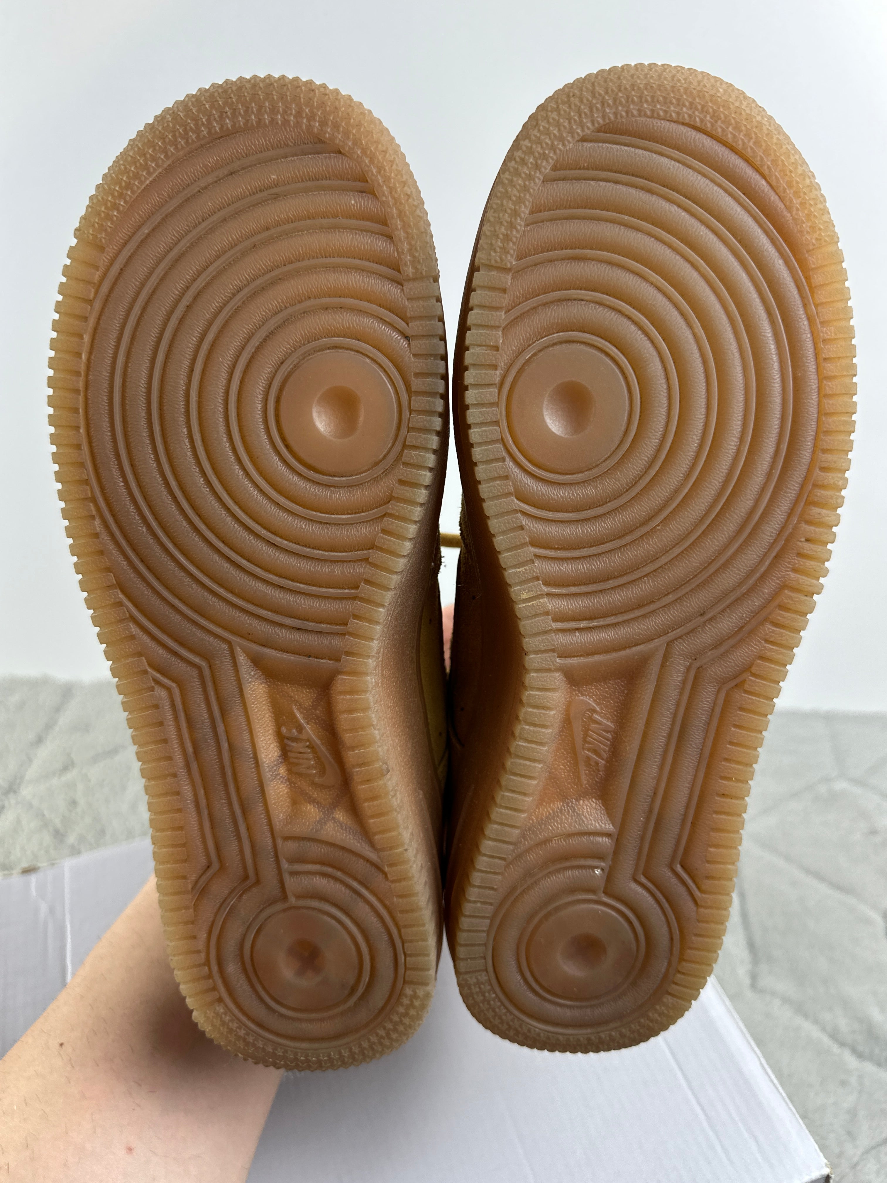 NIKE AIR FORCE LV8