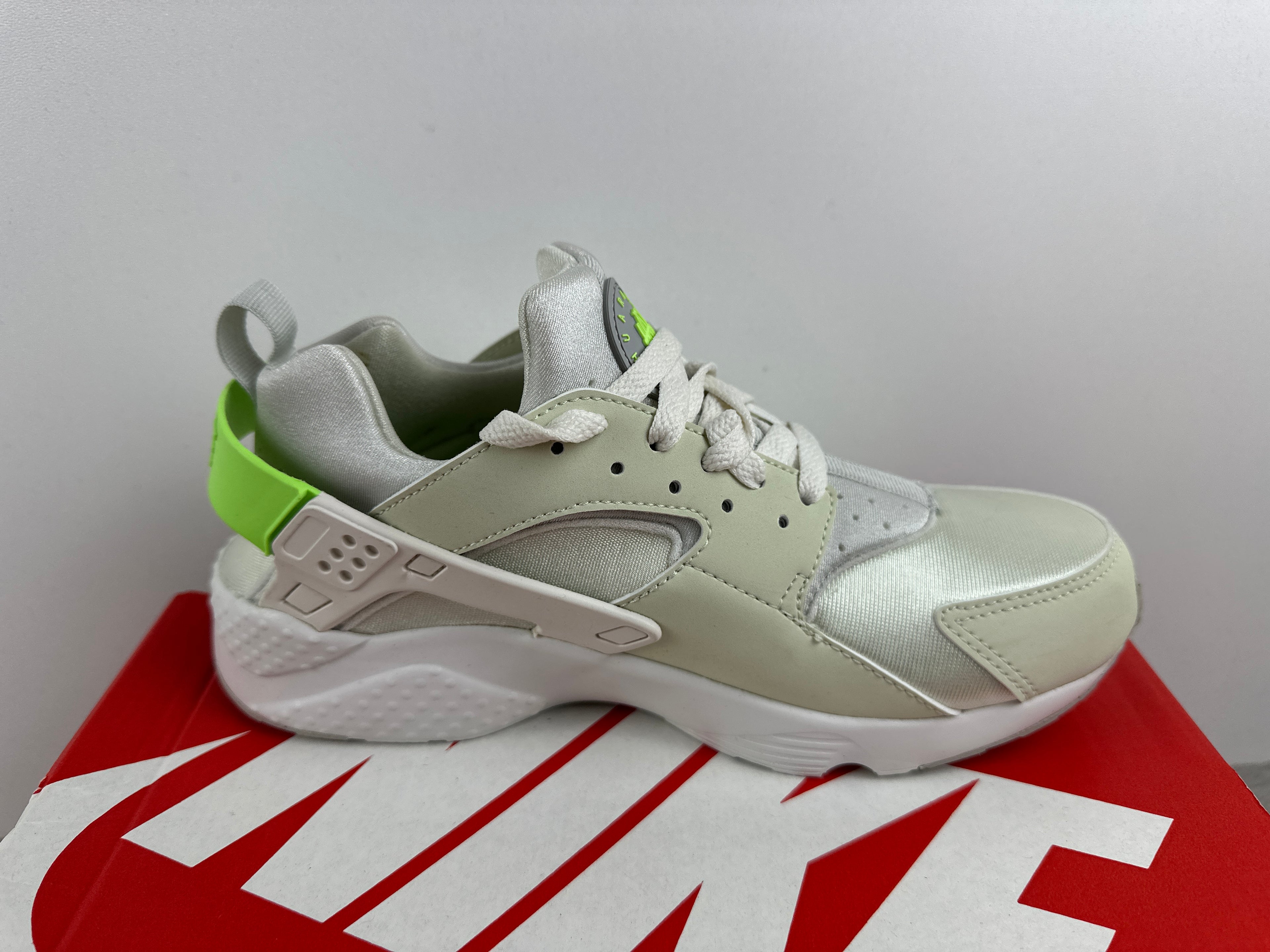 NIKE HUARACHE RUN