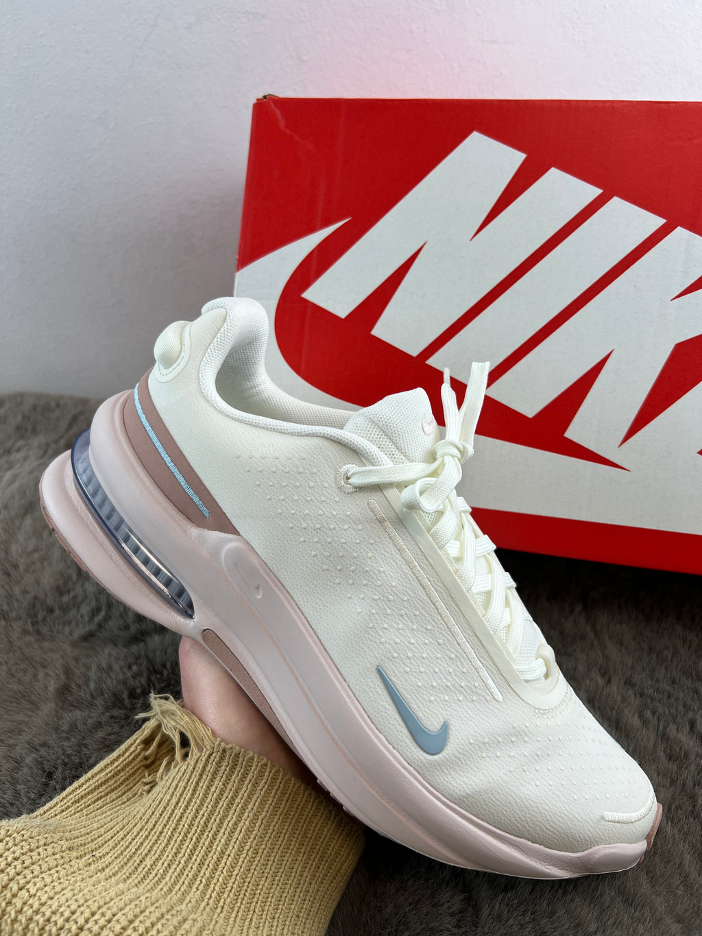 NIKE AIR ZOOM UPTURN