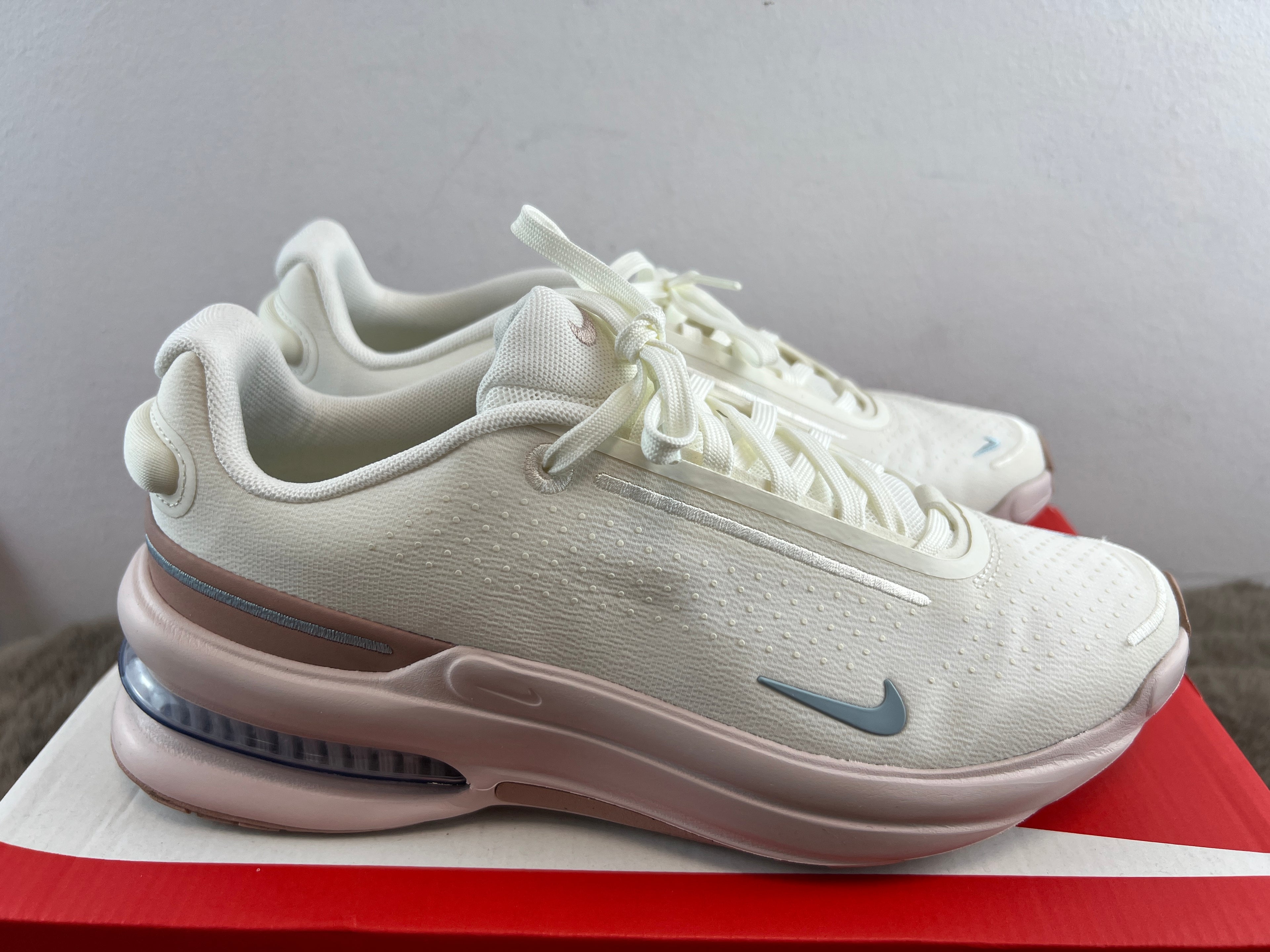 NIKE AIR ZOOM UPTURN