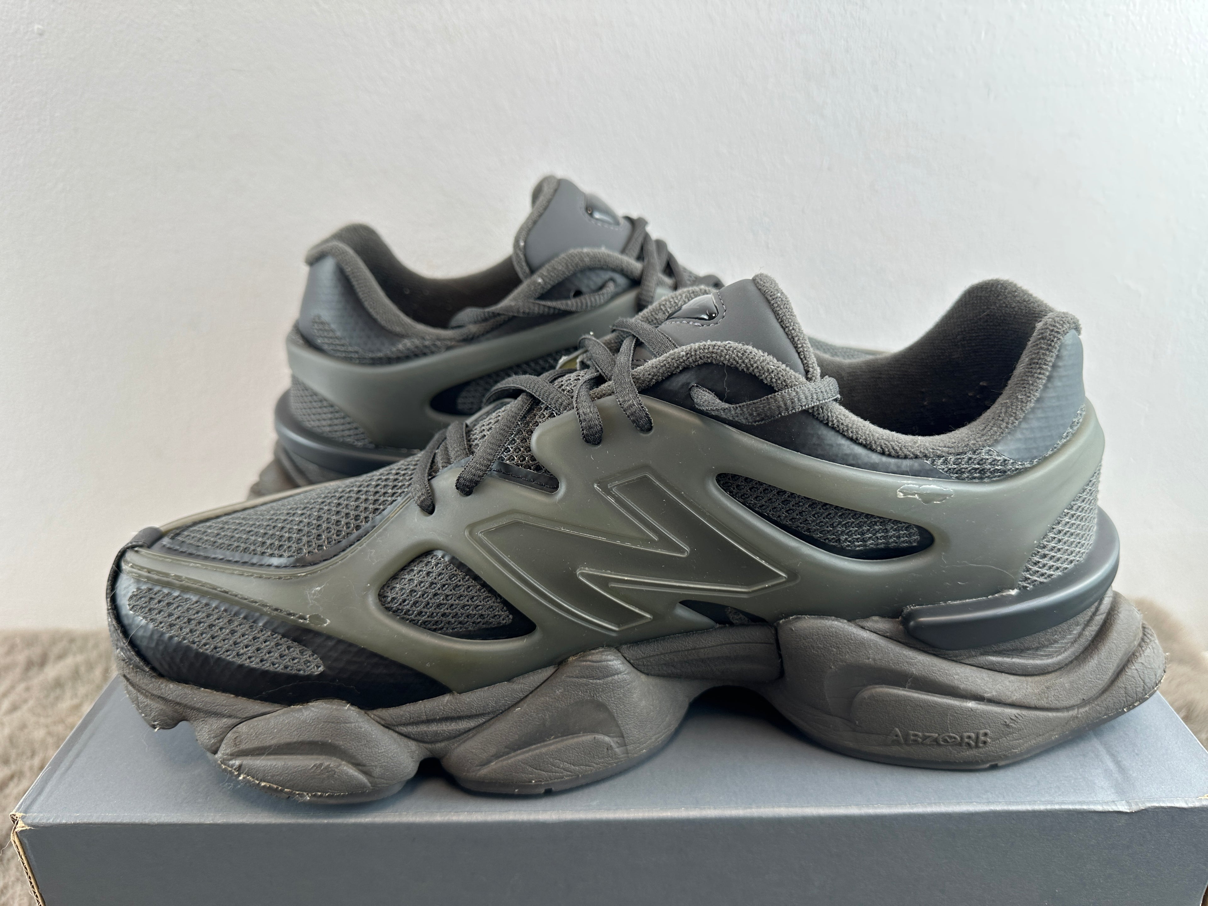 NEW BALANCE U9060IAA