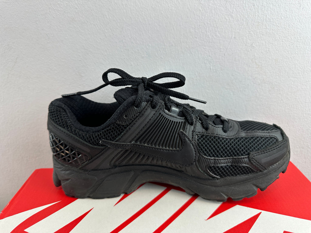 nike zoom vomero 5 38,5