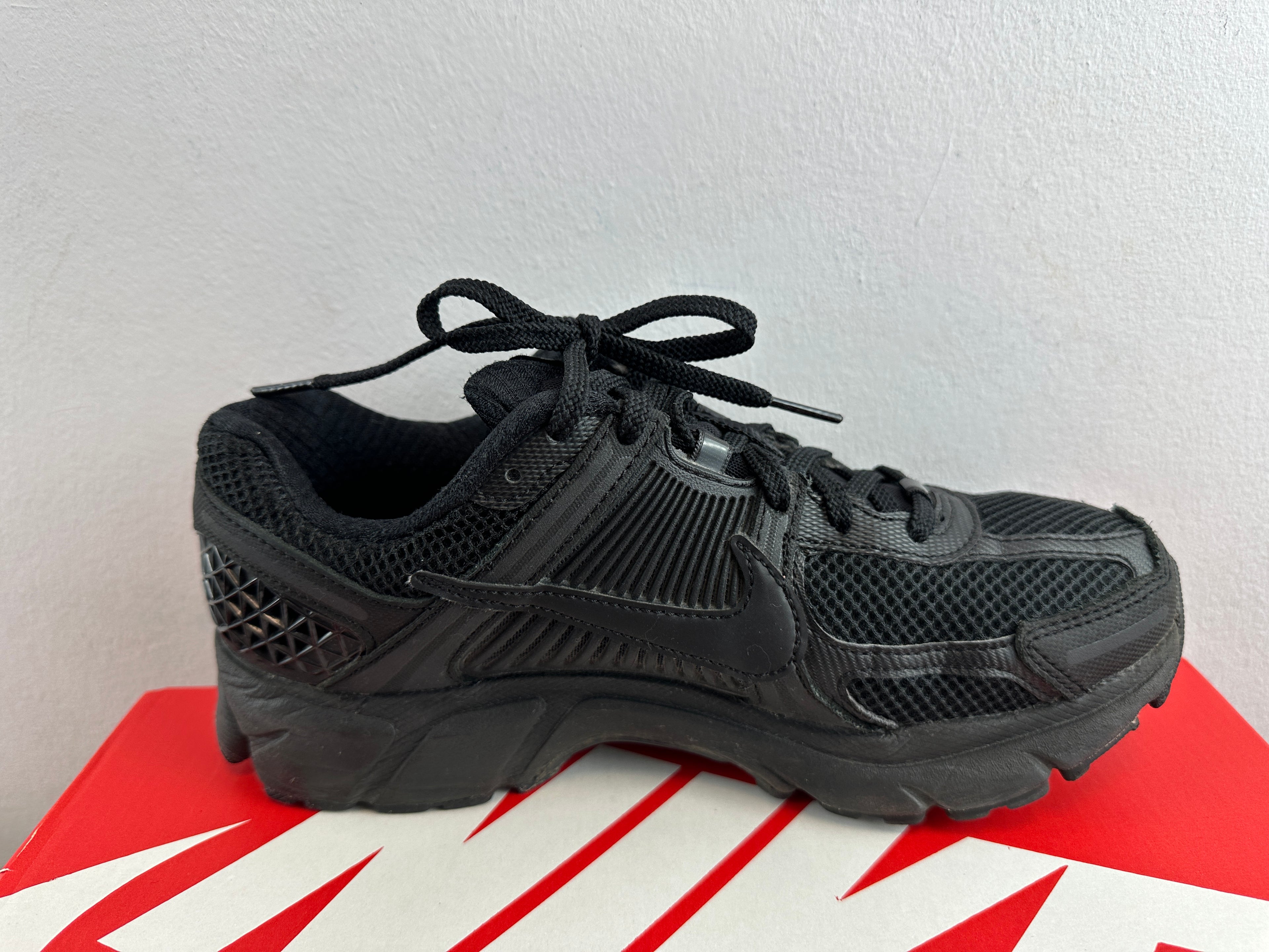nike zoom vomero 5 38,5