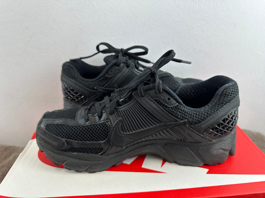 nike zoom vomero 5 38,5