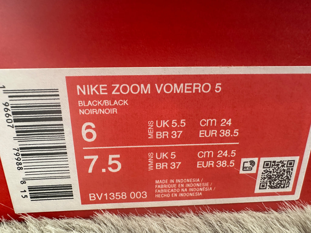nike zoom vomero 5 38,5