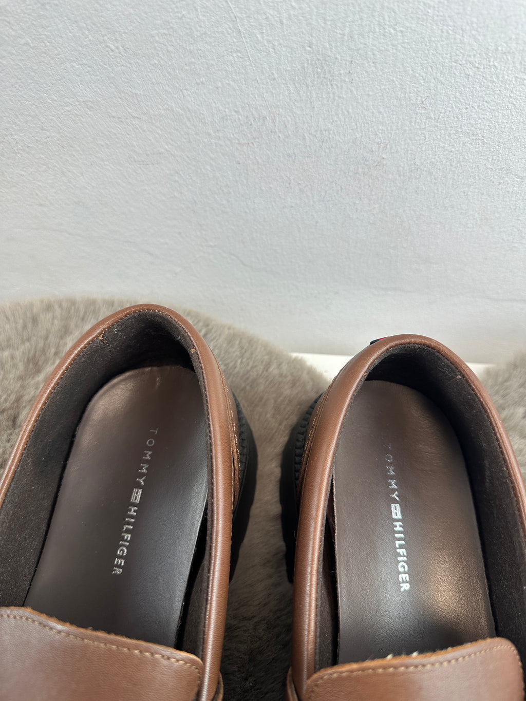 TOMMY HILFIGER LIGHT LEATHER LOAFER