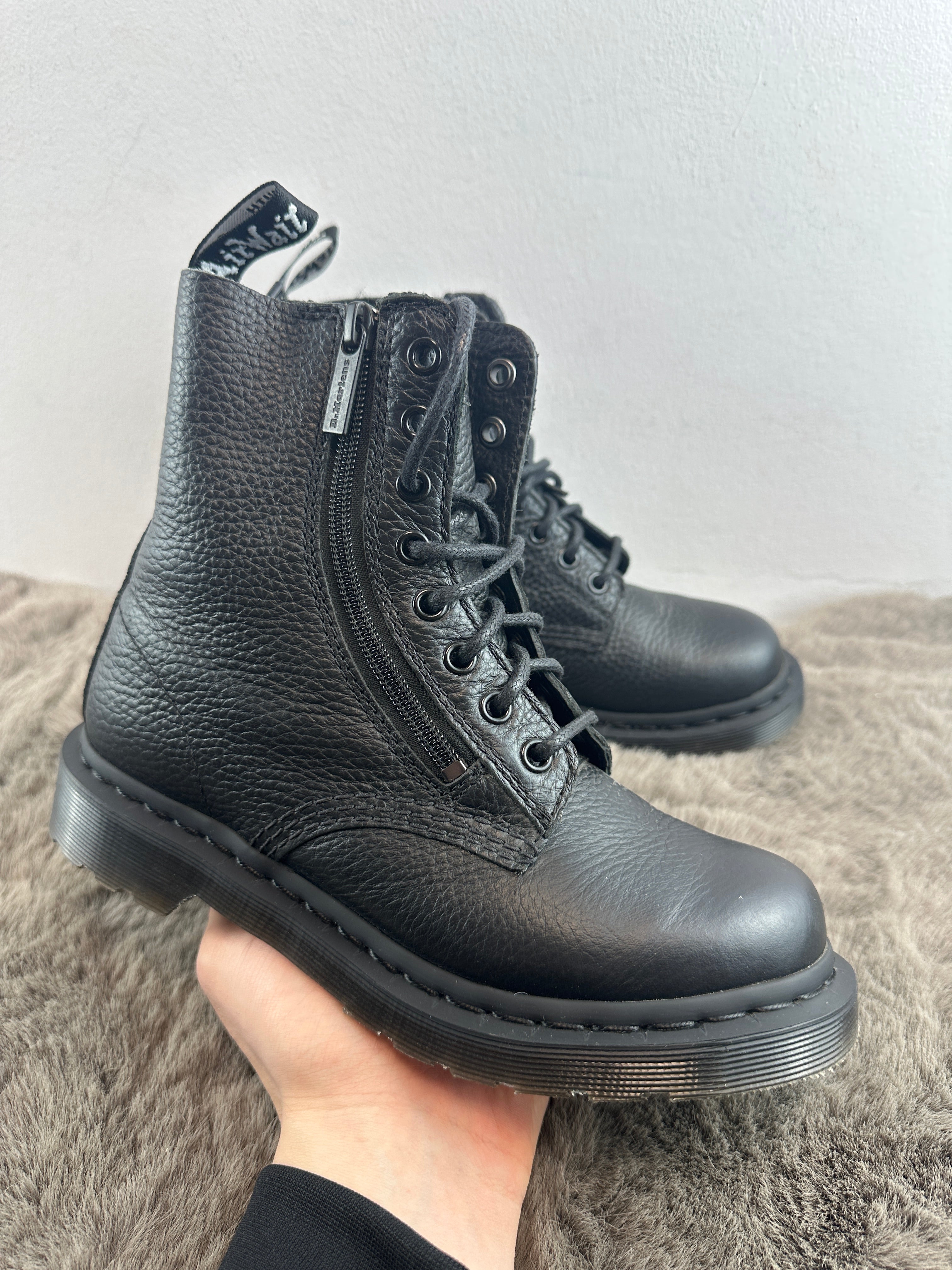 DR. MARTENS MONO 1460