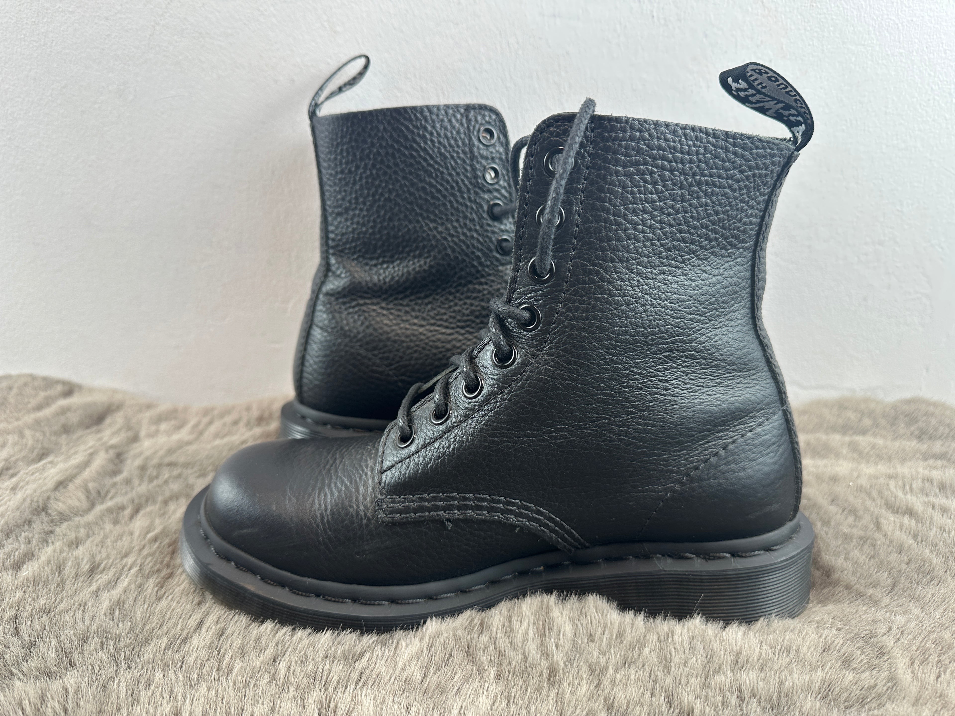 DR. MARTENS MONO 1460
