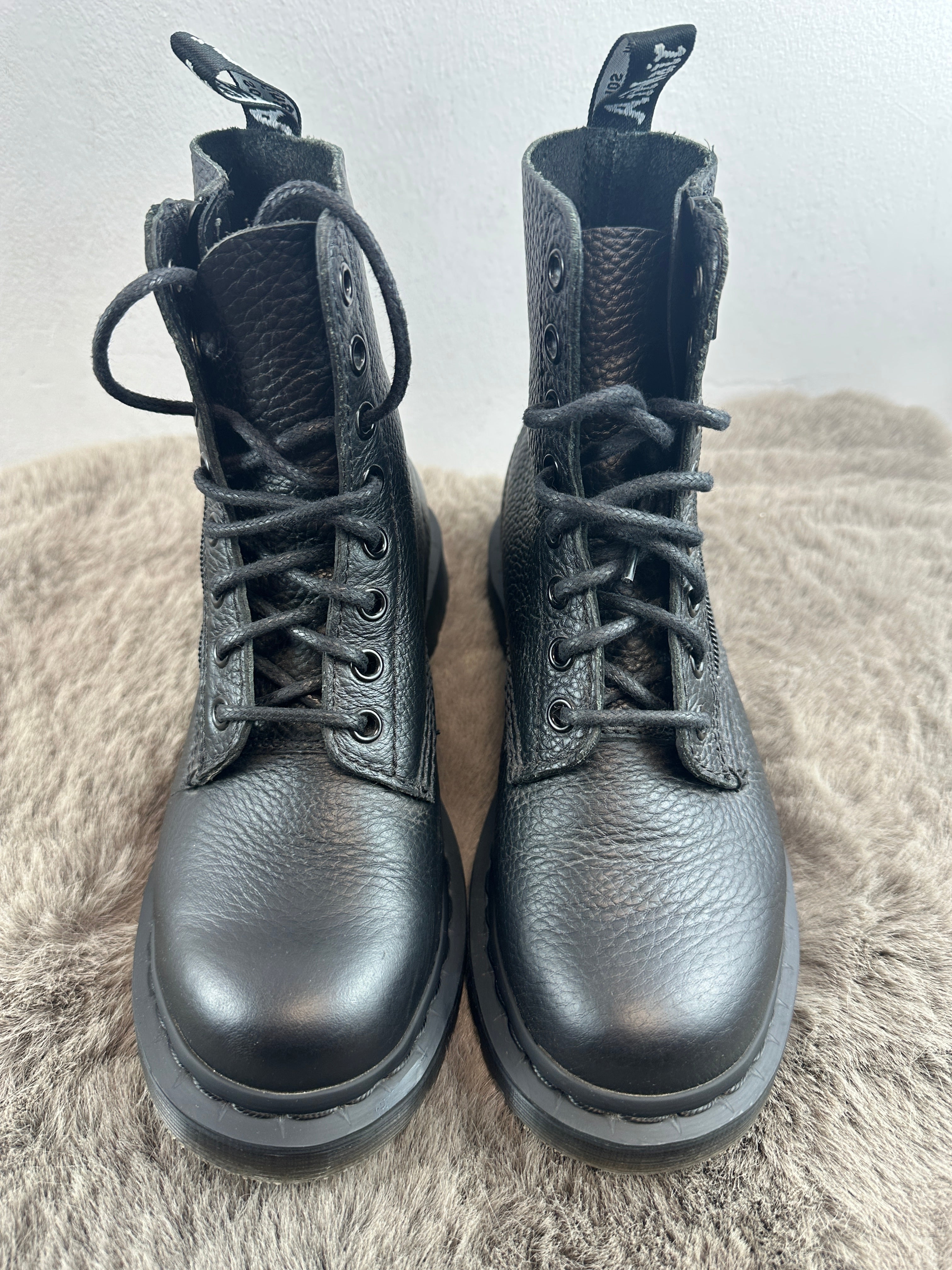 DR. MARTENS MONO 1460