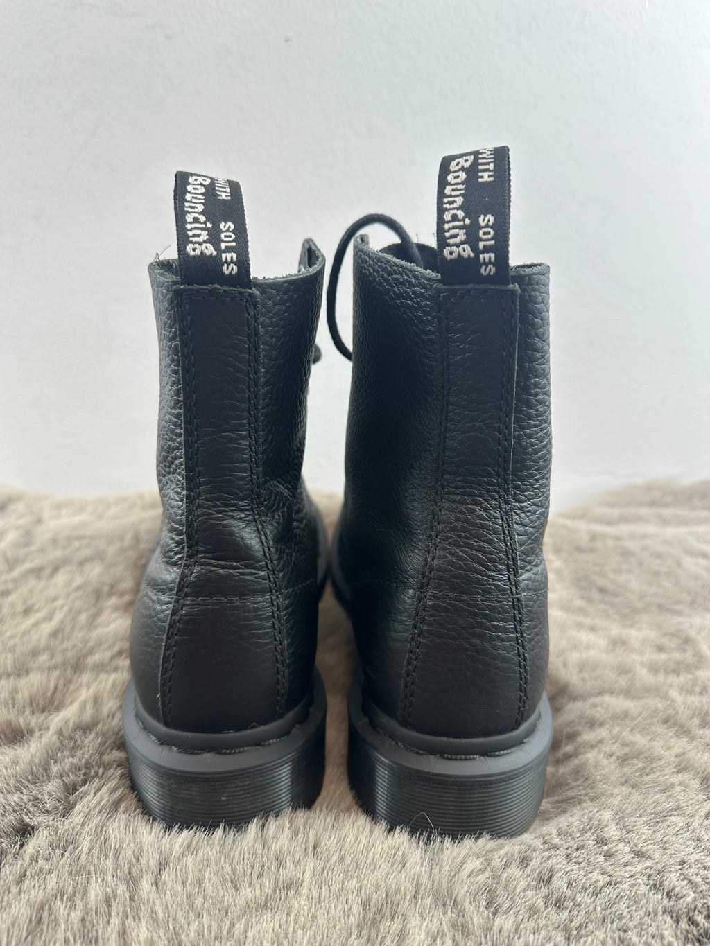DR. MARTENS MONO 1460
