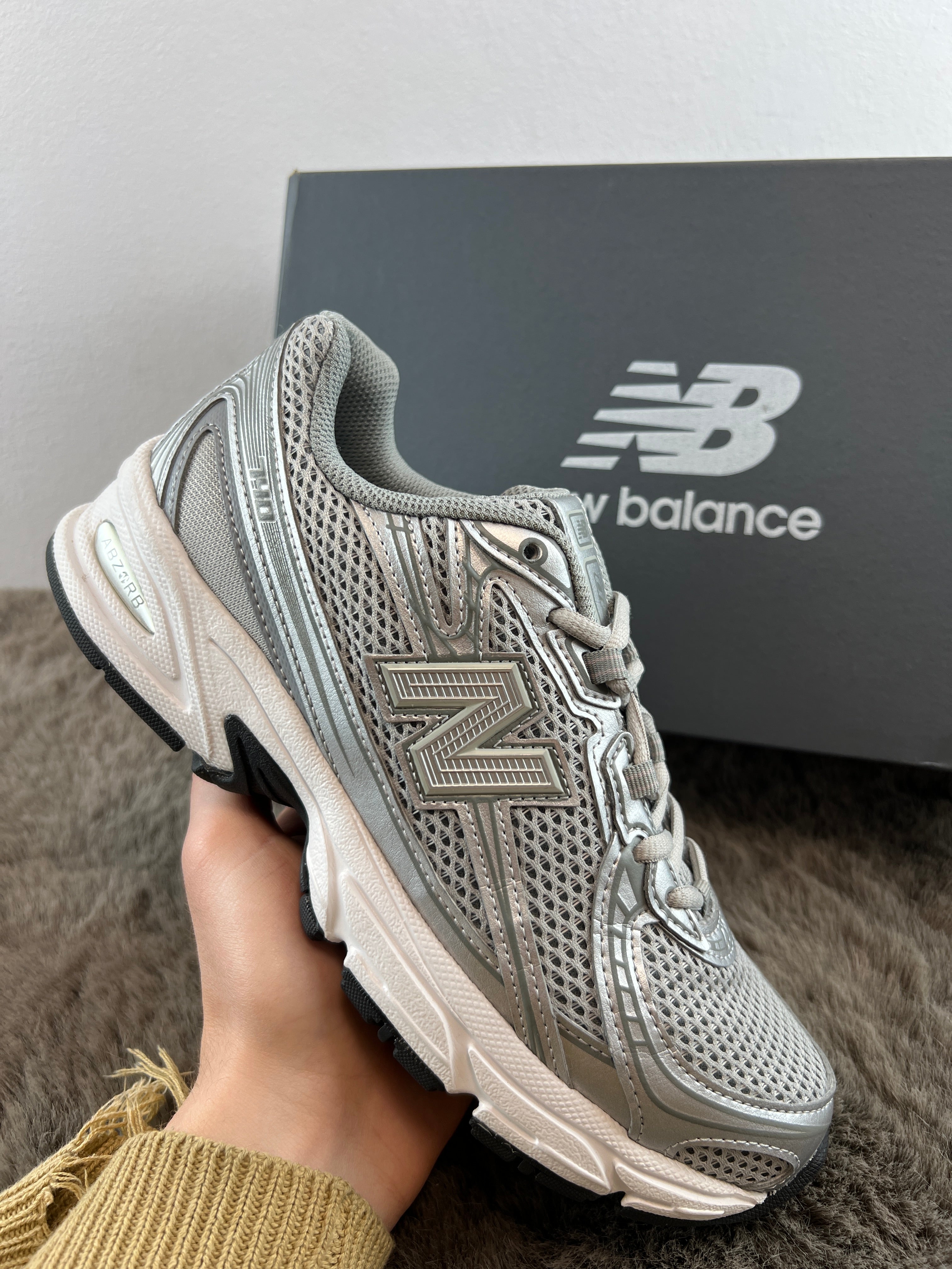 NEW BALANCE 740