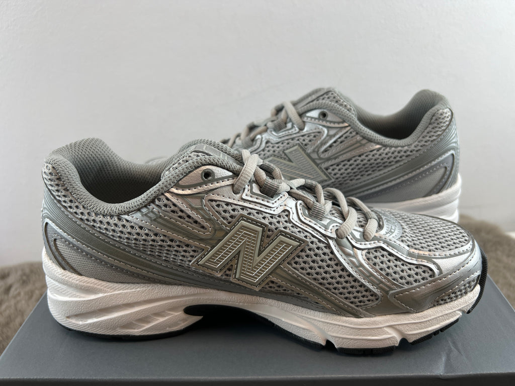 NEW BALANCE 740