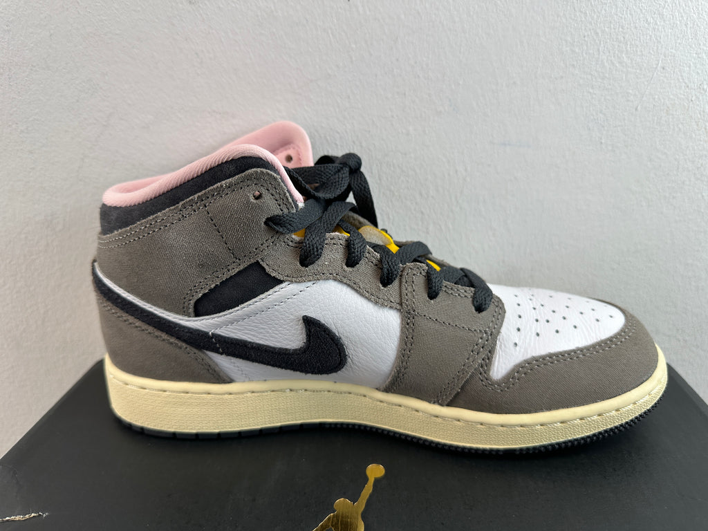 NIKE AIR JORDAN 1 MID SE "CAVE STONE"