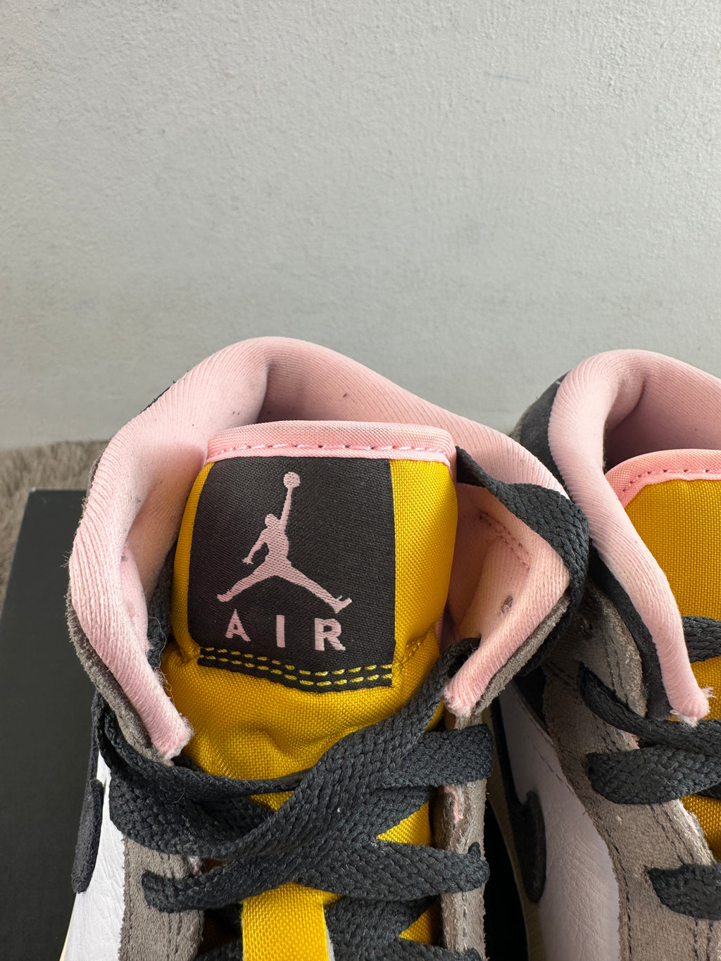 NIKE AIR JORDAN 1 MID SE "CAVE STONE"