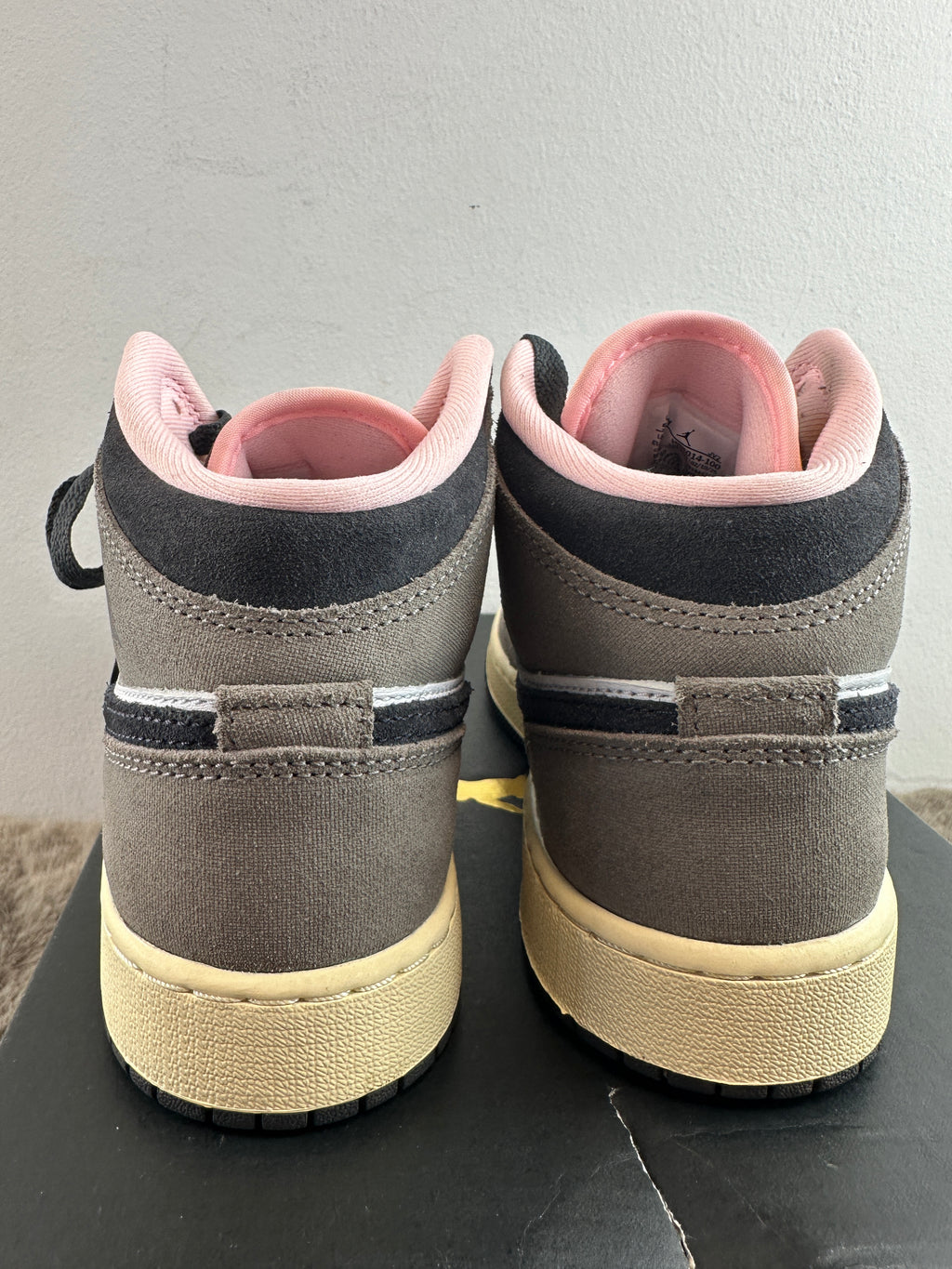 NIKE AIR JORDAN 1 MID SE "CAVE STONE"