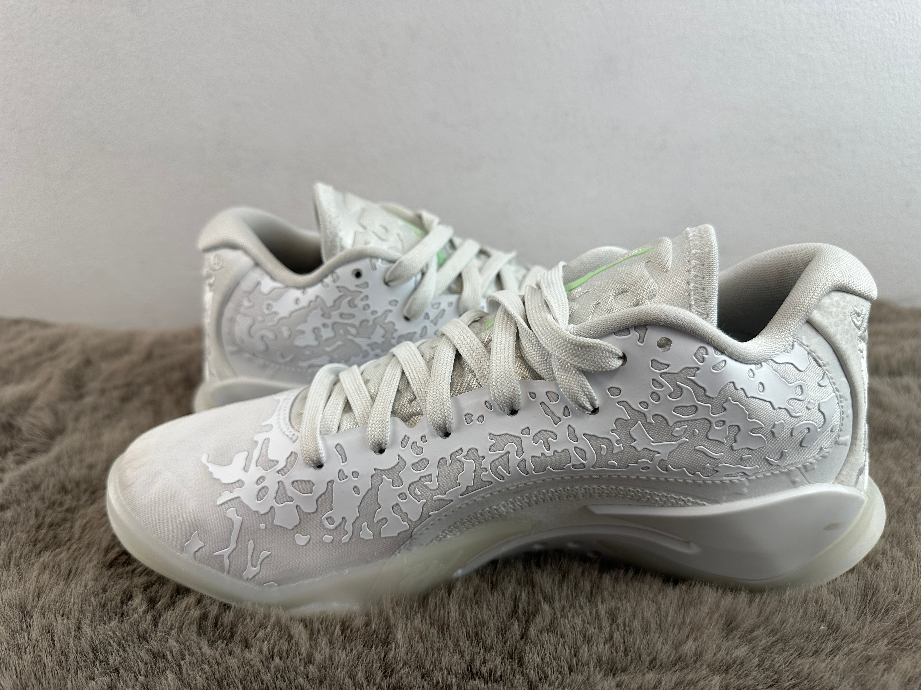 NIKE AIR JORDAN LUKA 2