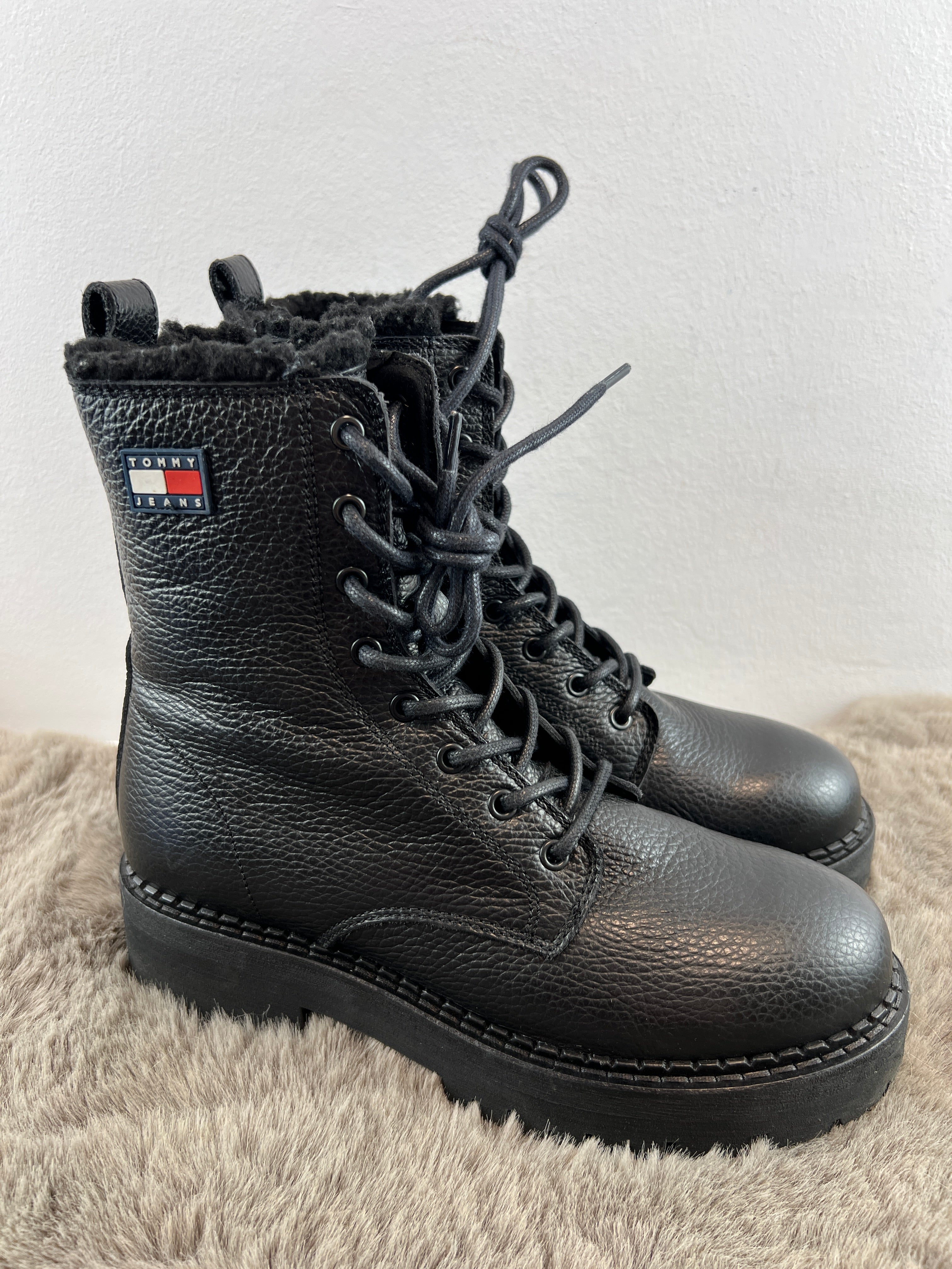 TOMMY HILFIGER URBAN LACEUP BOOT