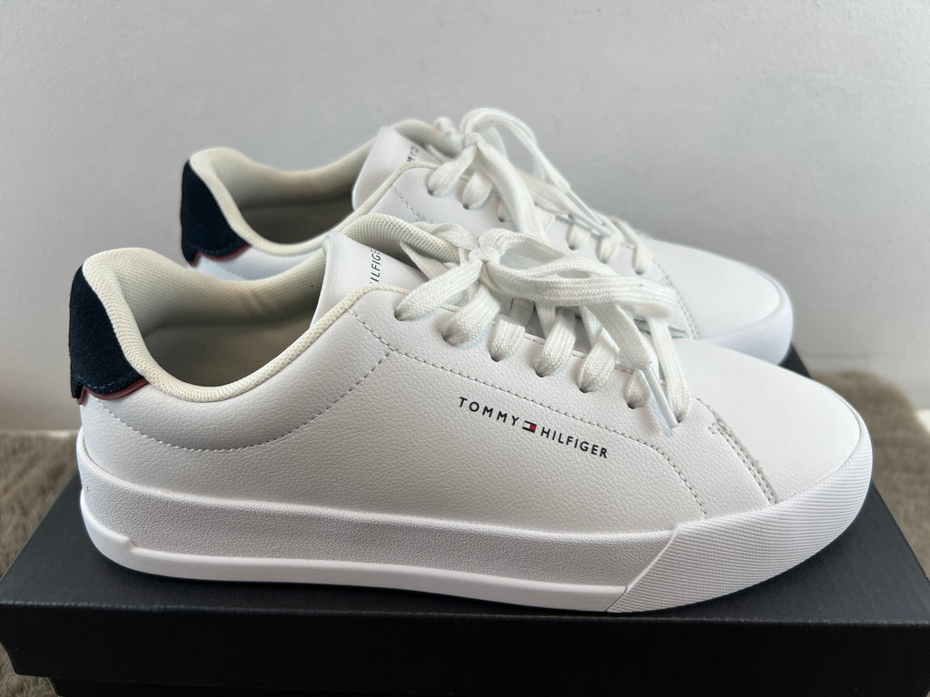 TOMMY HILFIGER COURT DETAIL ESS LTH