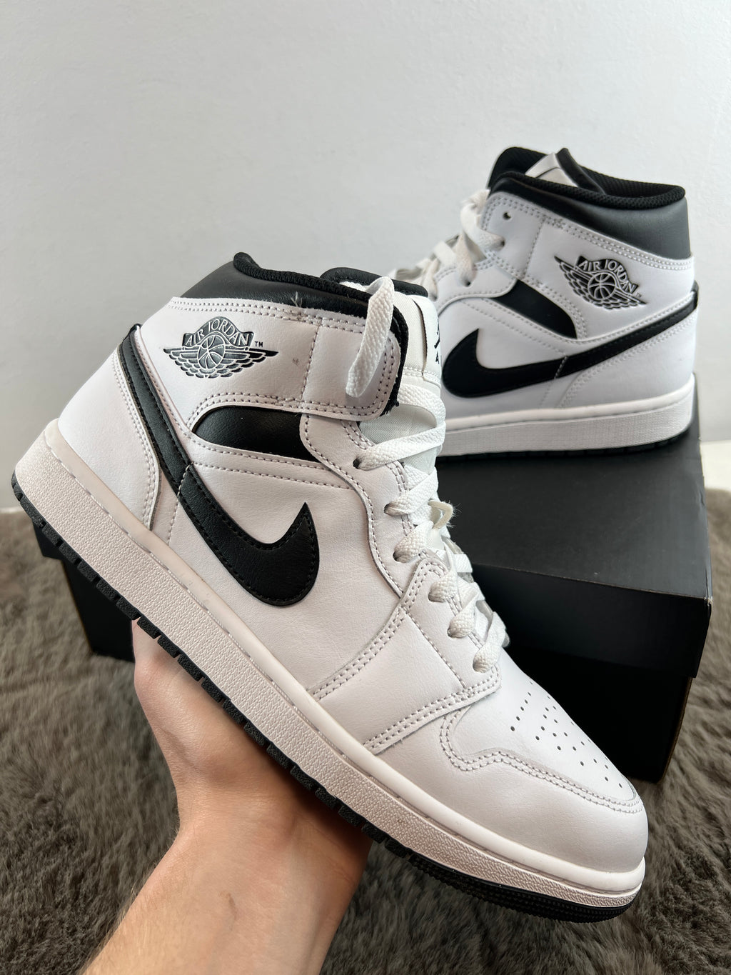 NIKE AIR JORDAN 1 MID