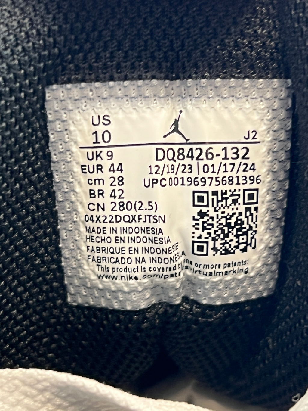 NIKE AIR JORDAN 1 MID