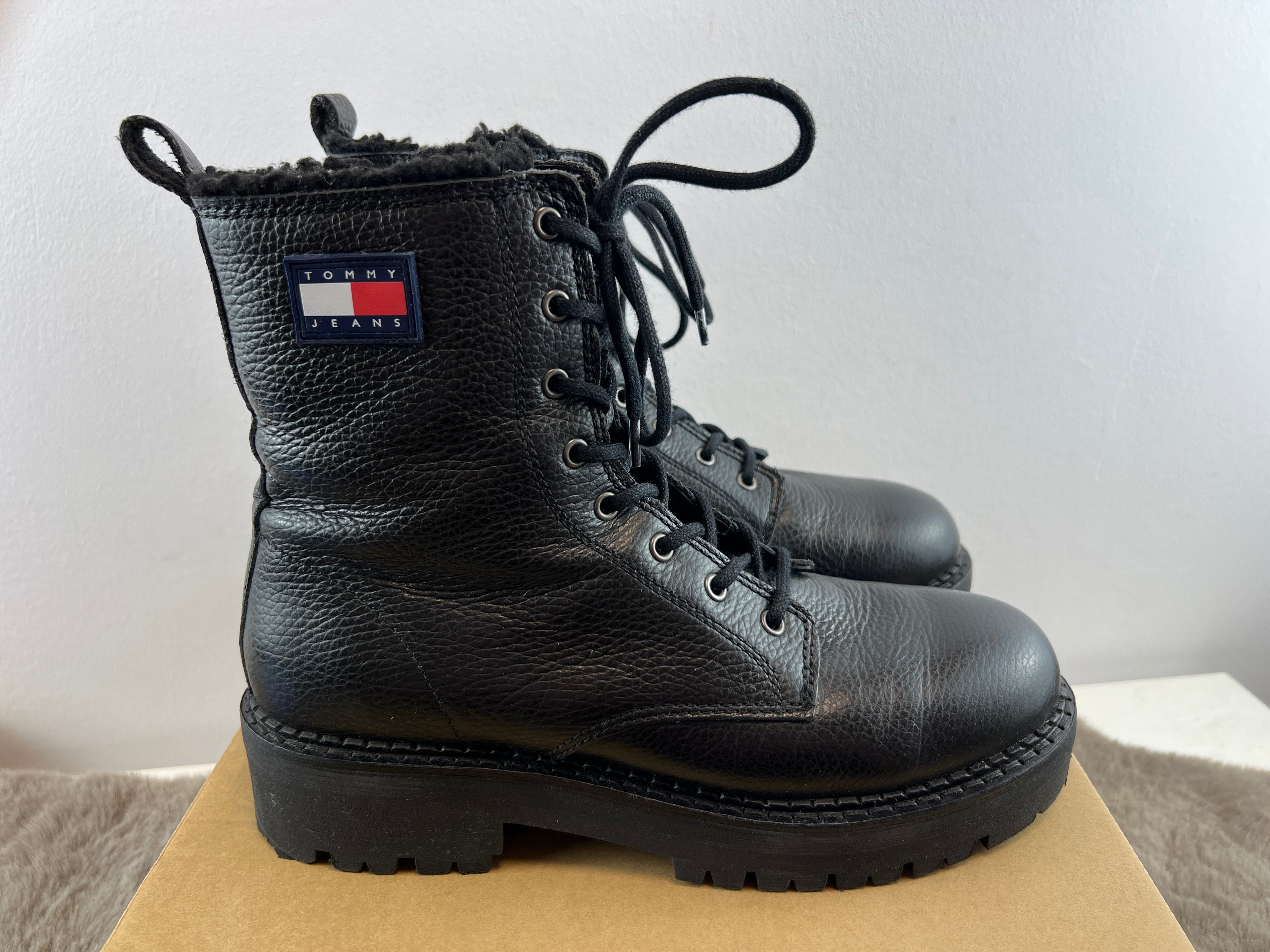 TOMMY HILFIGER URBAN BOOT TUMBLED LTR
