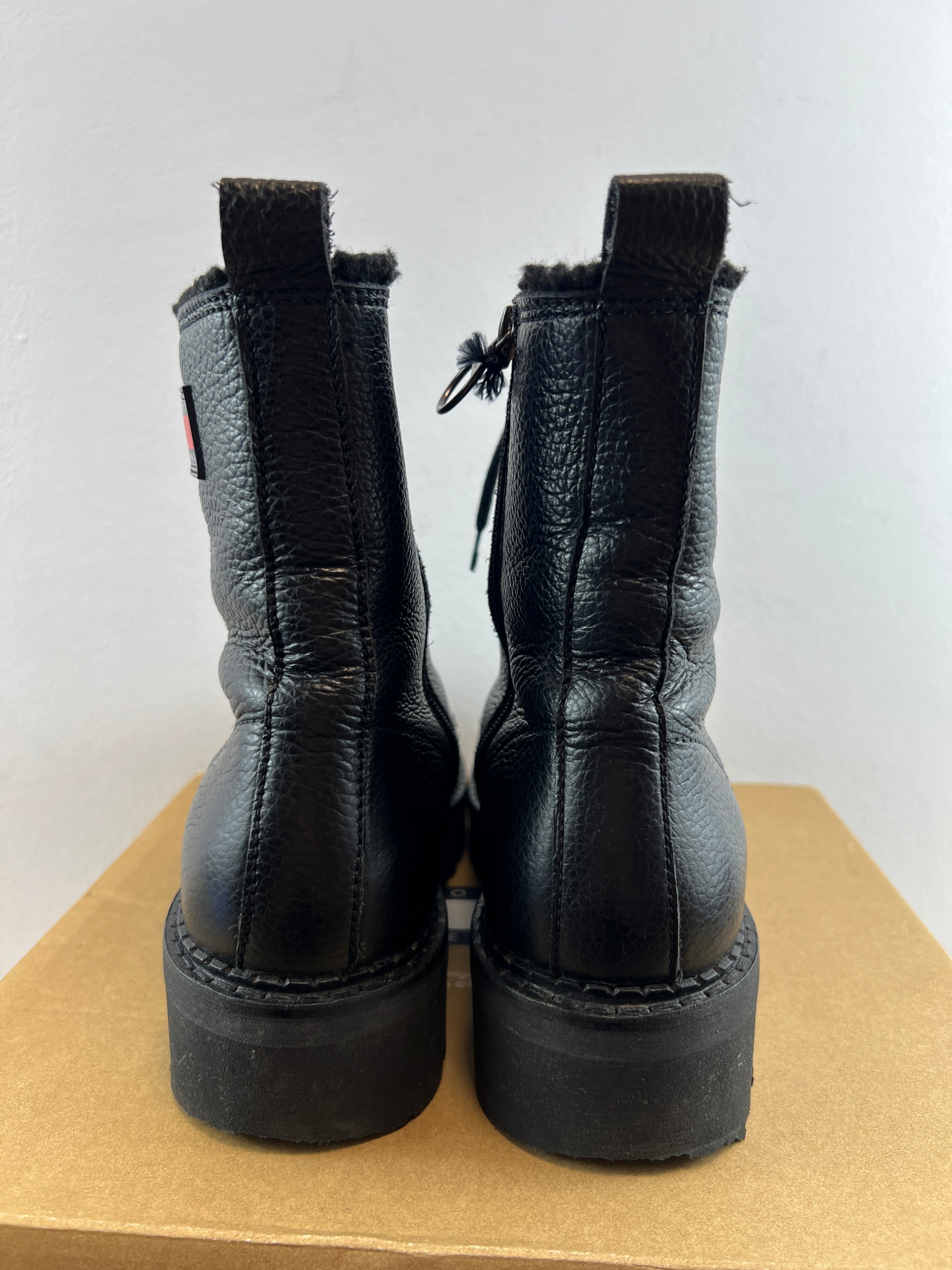 TOMMY HILFIGER URBAN BOOT TUMBLED LTR