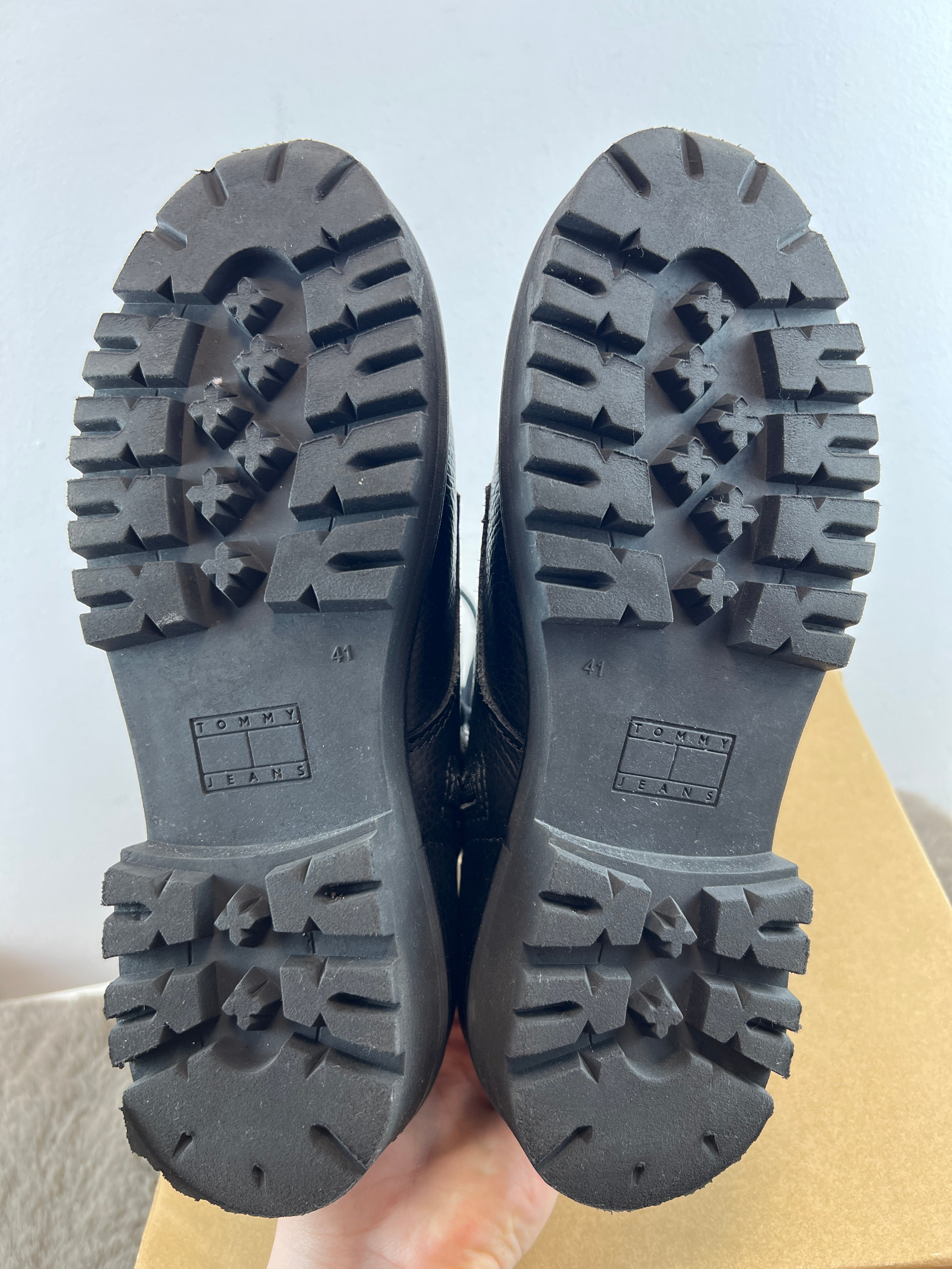 TOMMY HILFIGER URBAN BOOT TUMBLED LTR