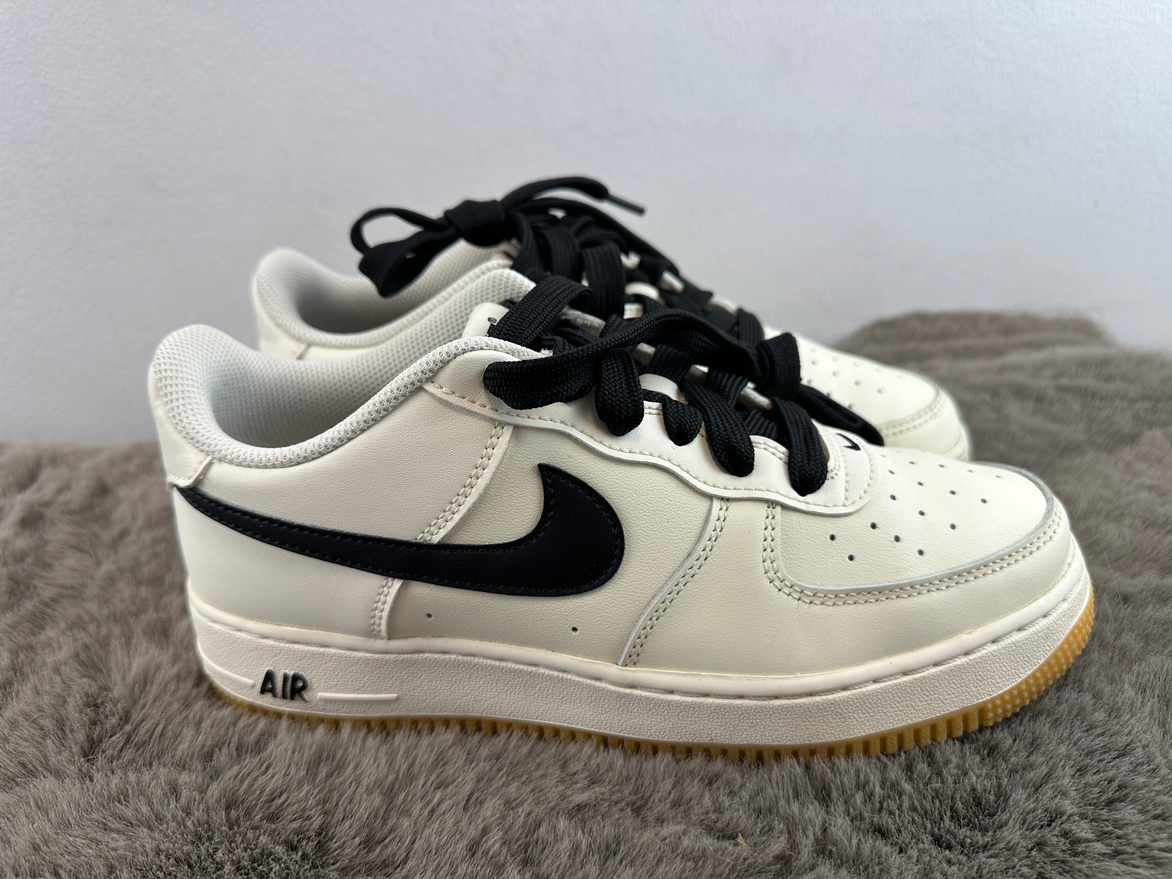 nike air force 1 lv8