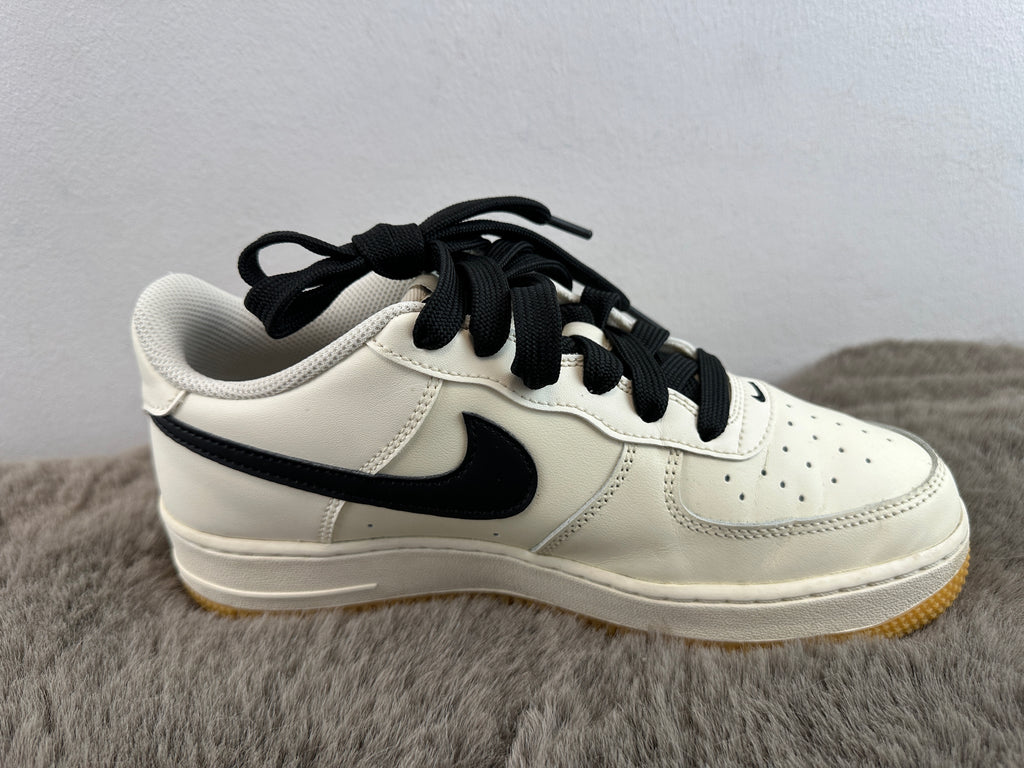 nike air force 1 lv8