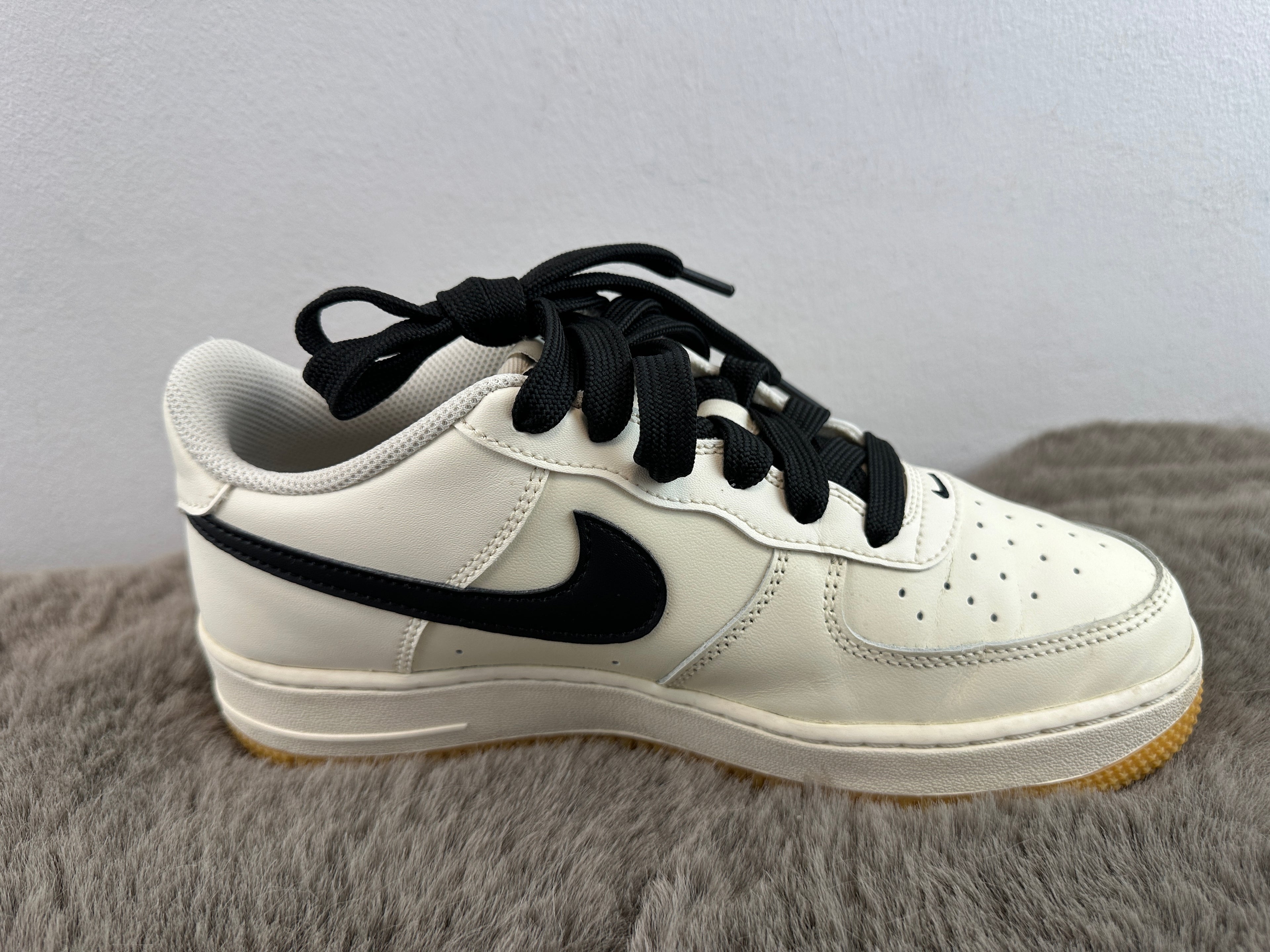 nike air force 1 lv8