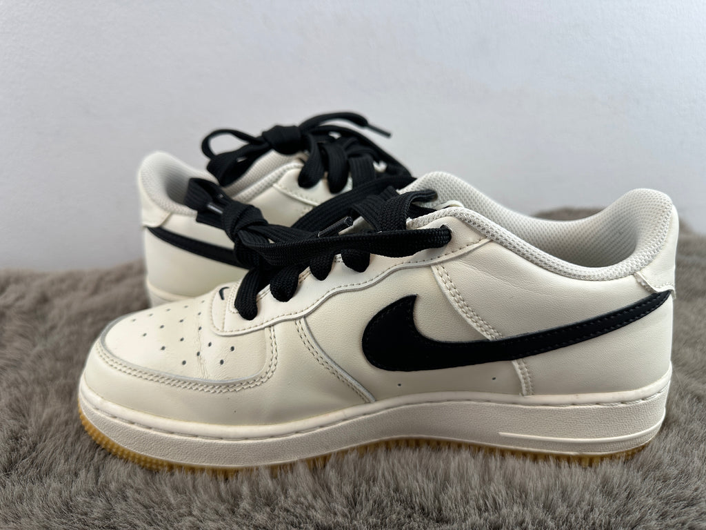 nike air force 1 lv8