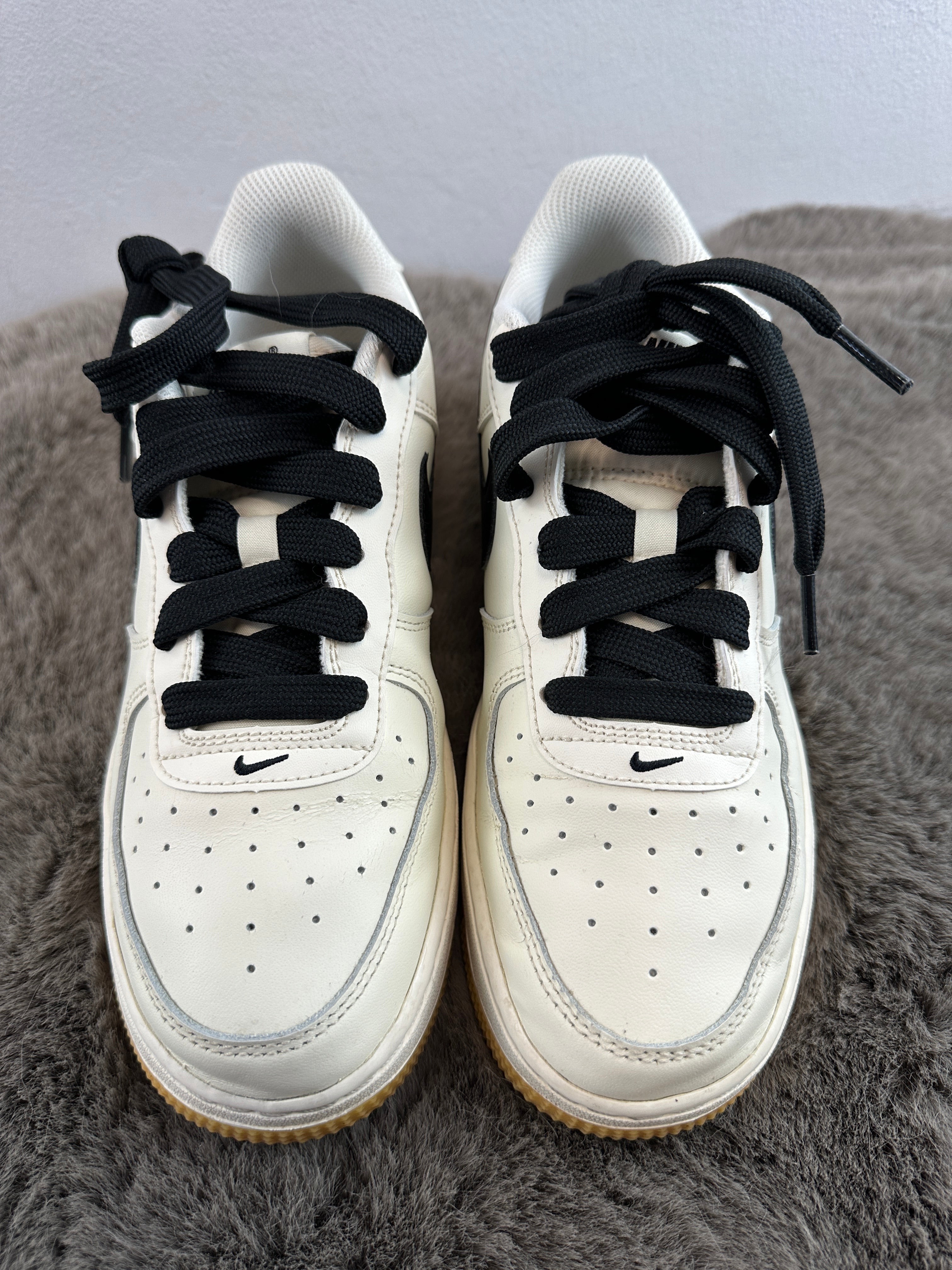 nike air force 1 lv8