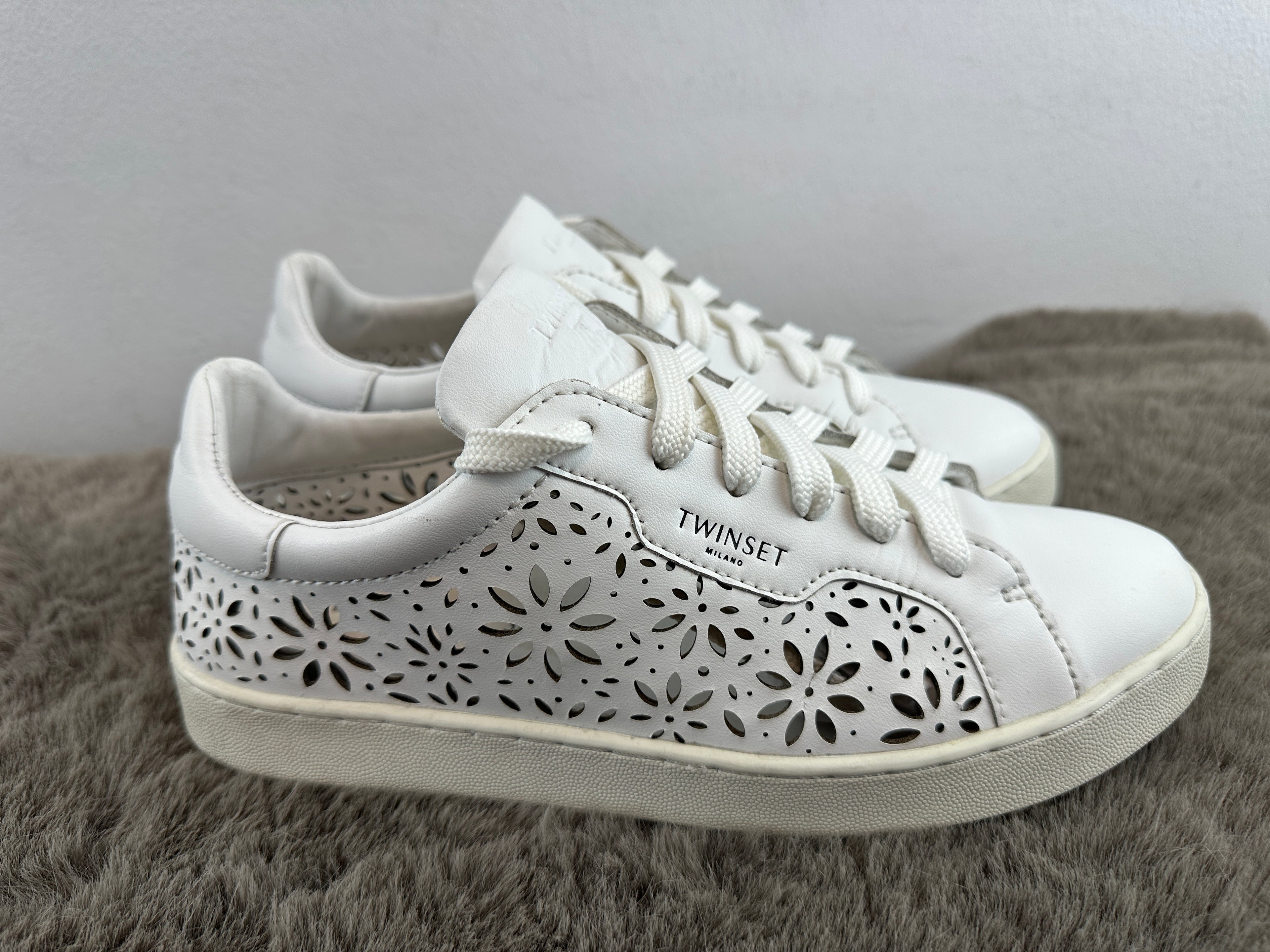 twinset laser cut flower 38