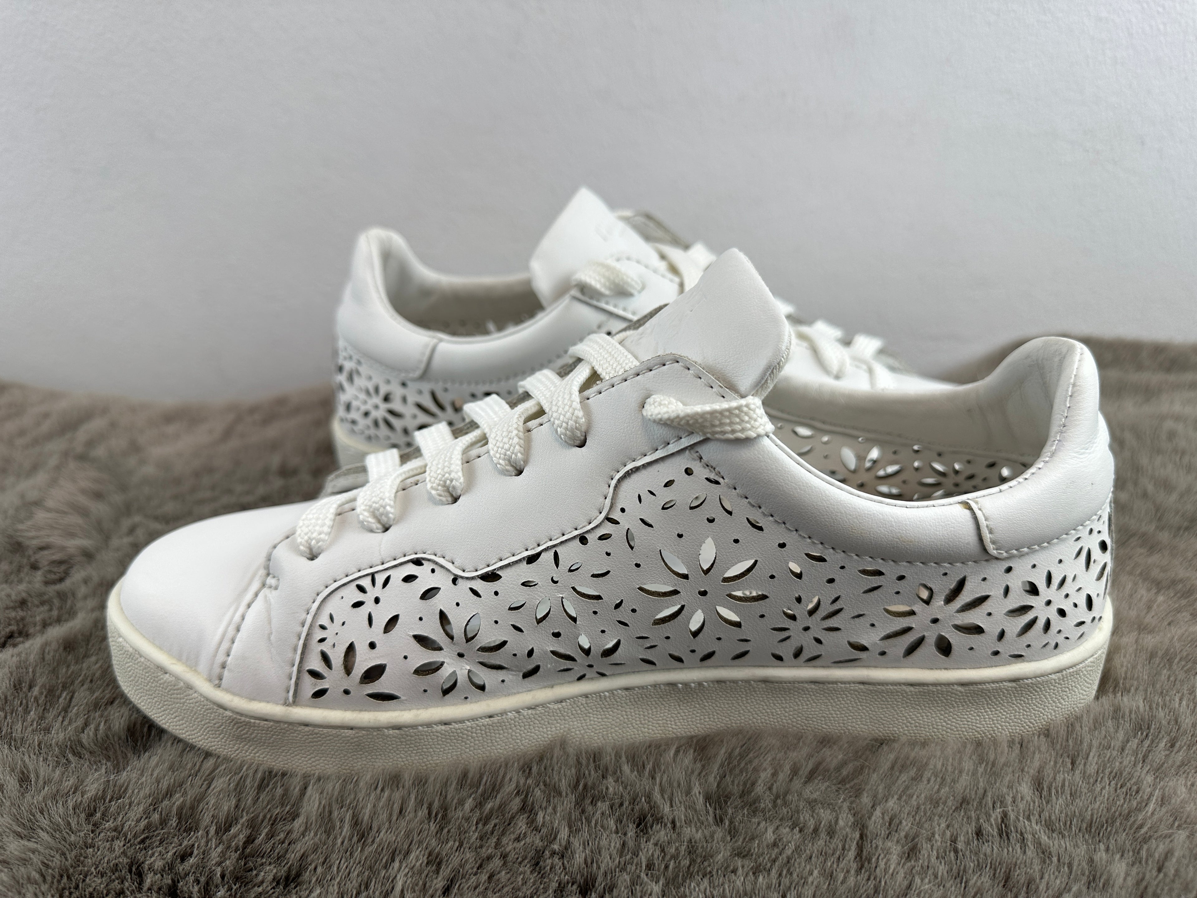 twinset laser cut flower 38