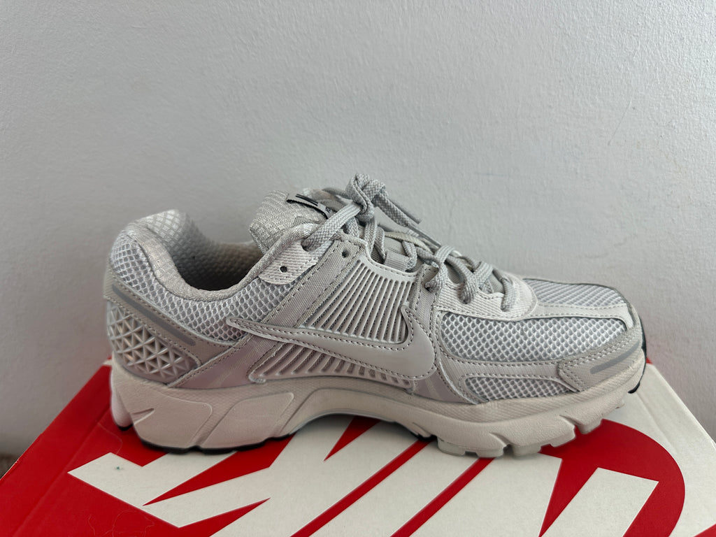 NIKE ZOOM VOMERO 5