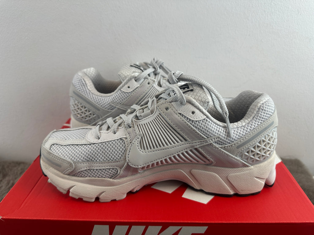 NIKE ZOOM VOMERO 5