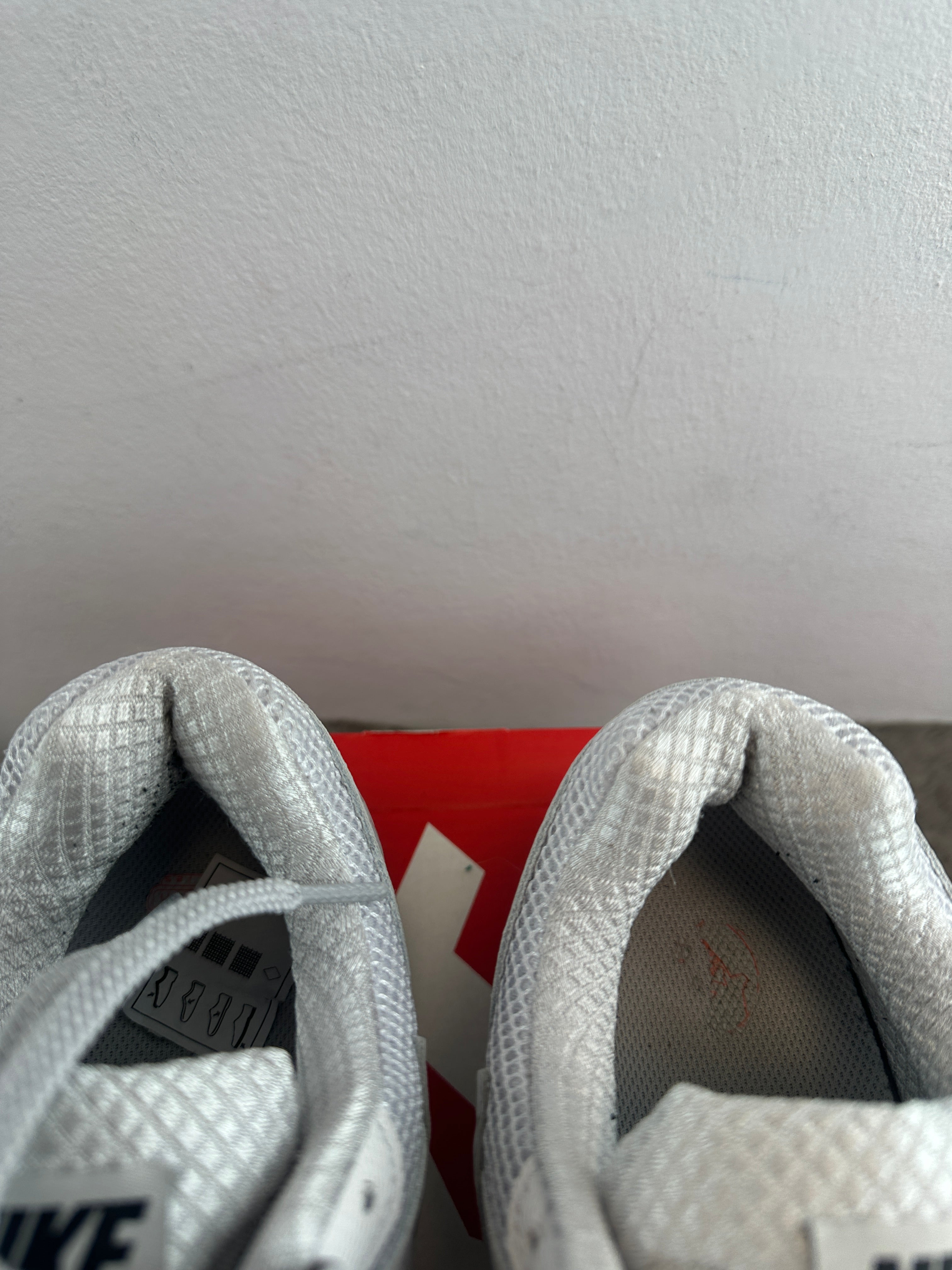 NIKE ZOOM VOMERO 5