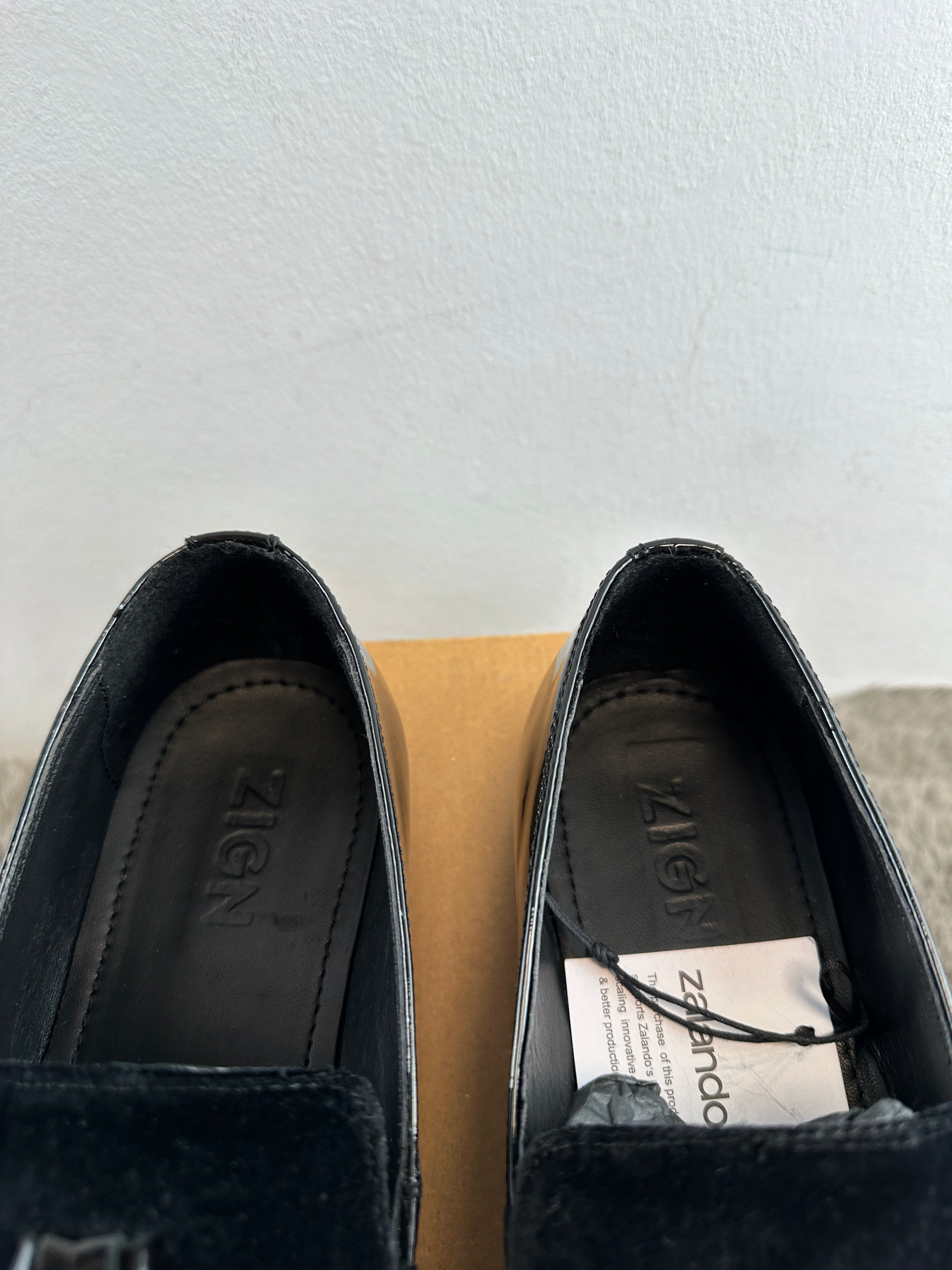 ZIGN LOAFERS