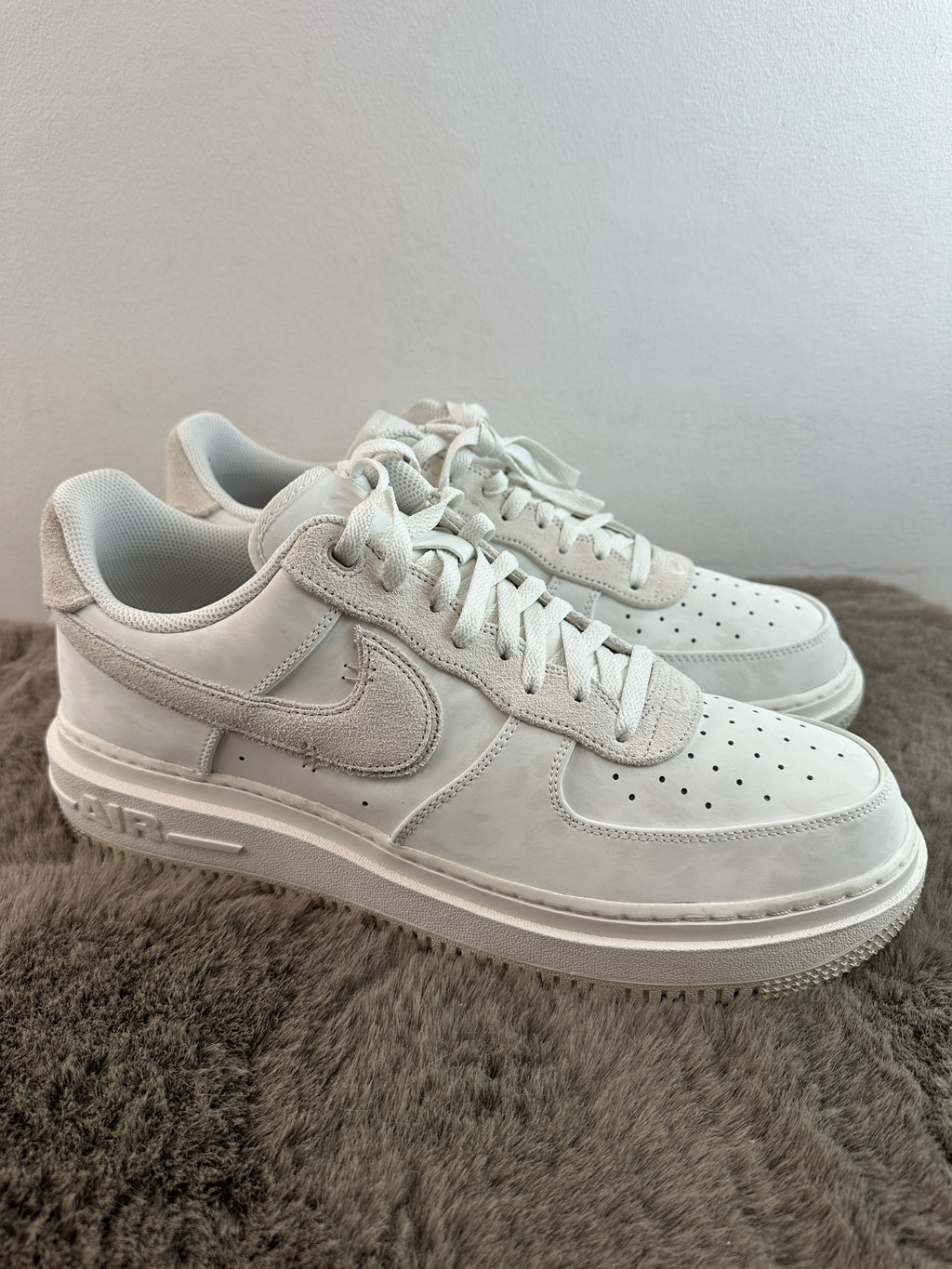 NIKE AIR FORCE 1 LUXE