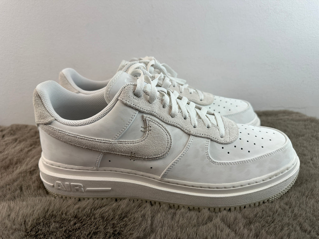 NIKE AIR FORCE 1 LUXE