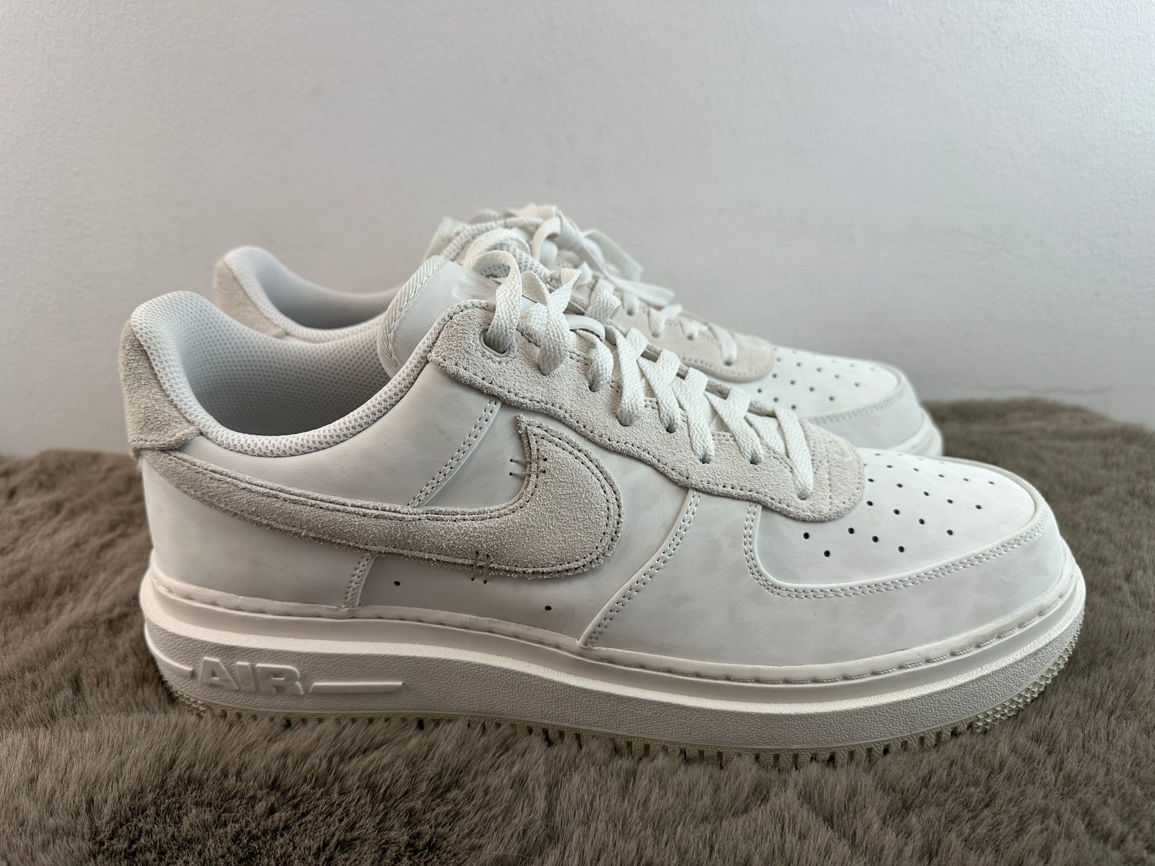 NIKE AIR FORCE 1 LUXE