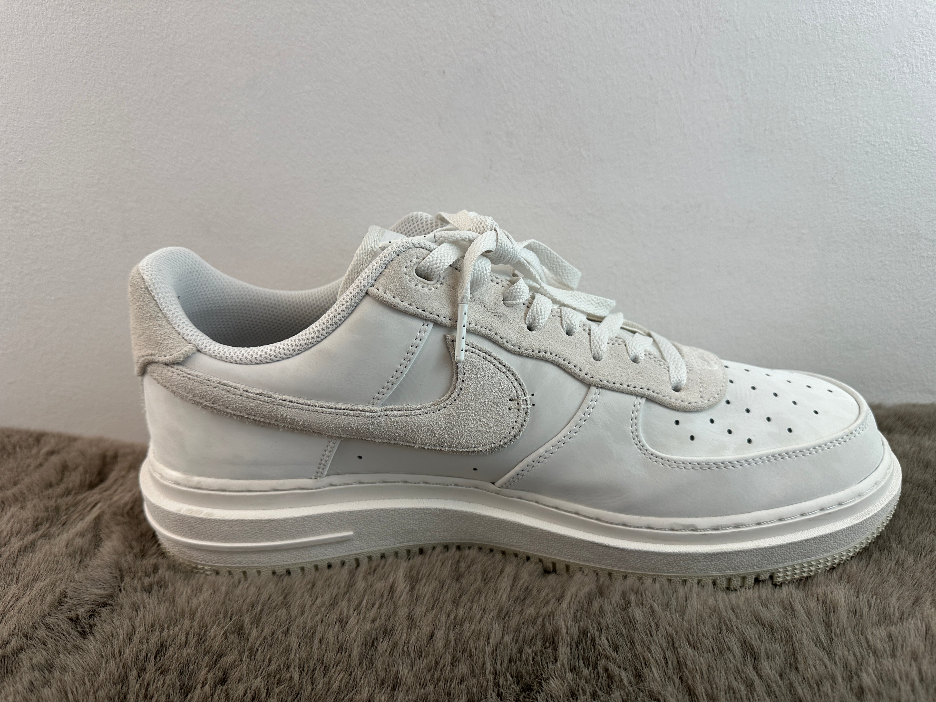 NIKE AIR FORCE 1 LUXE