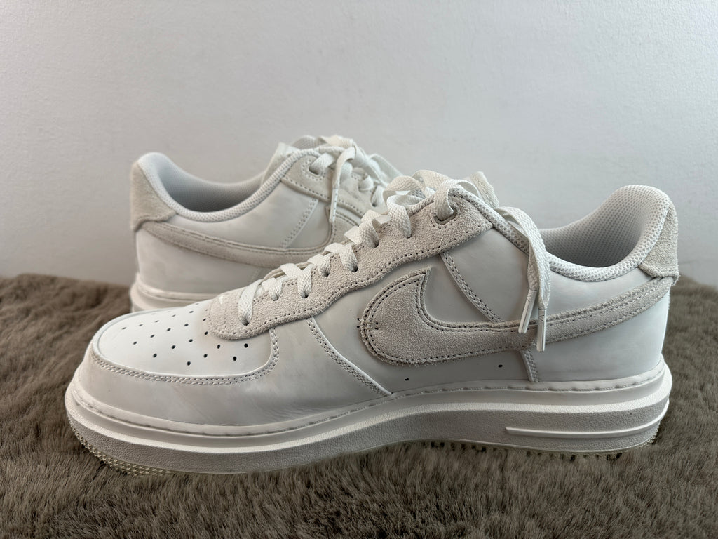 NIKE AIR FORCE 1 LUXE