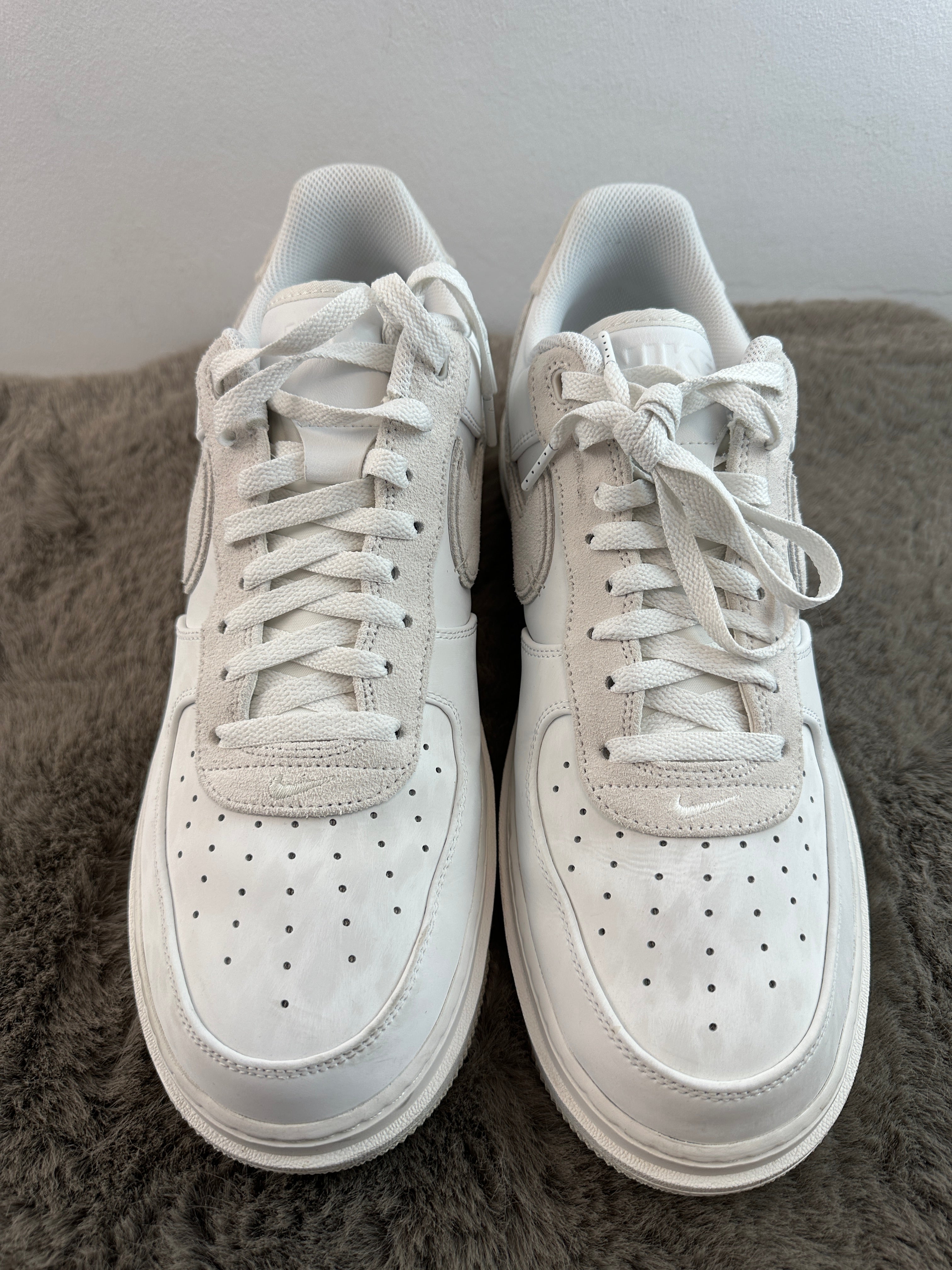 NIKE AIR FORCE 1 LUXE