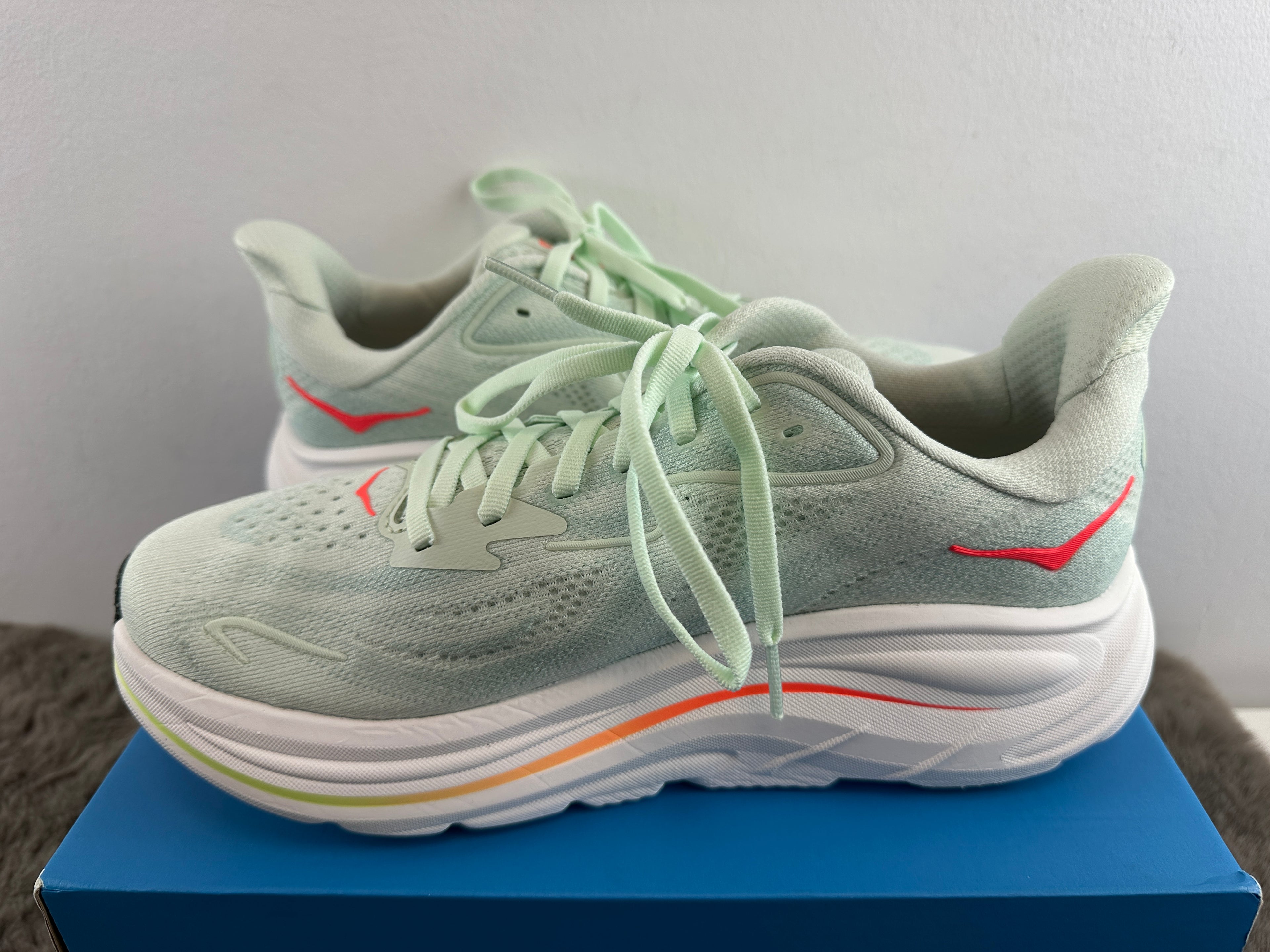 HOKA CLIFTON 10