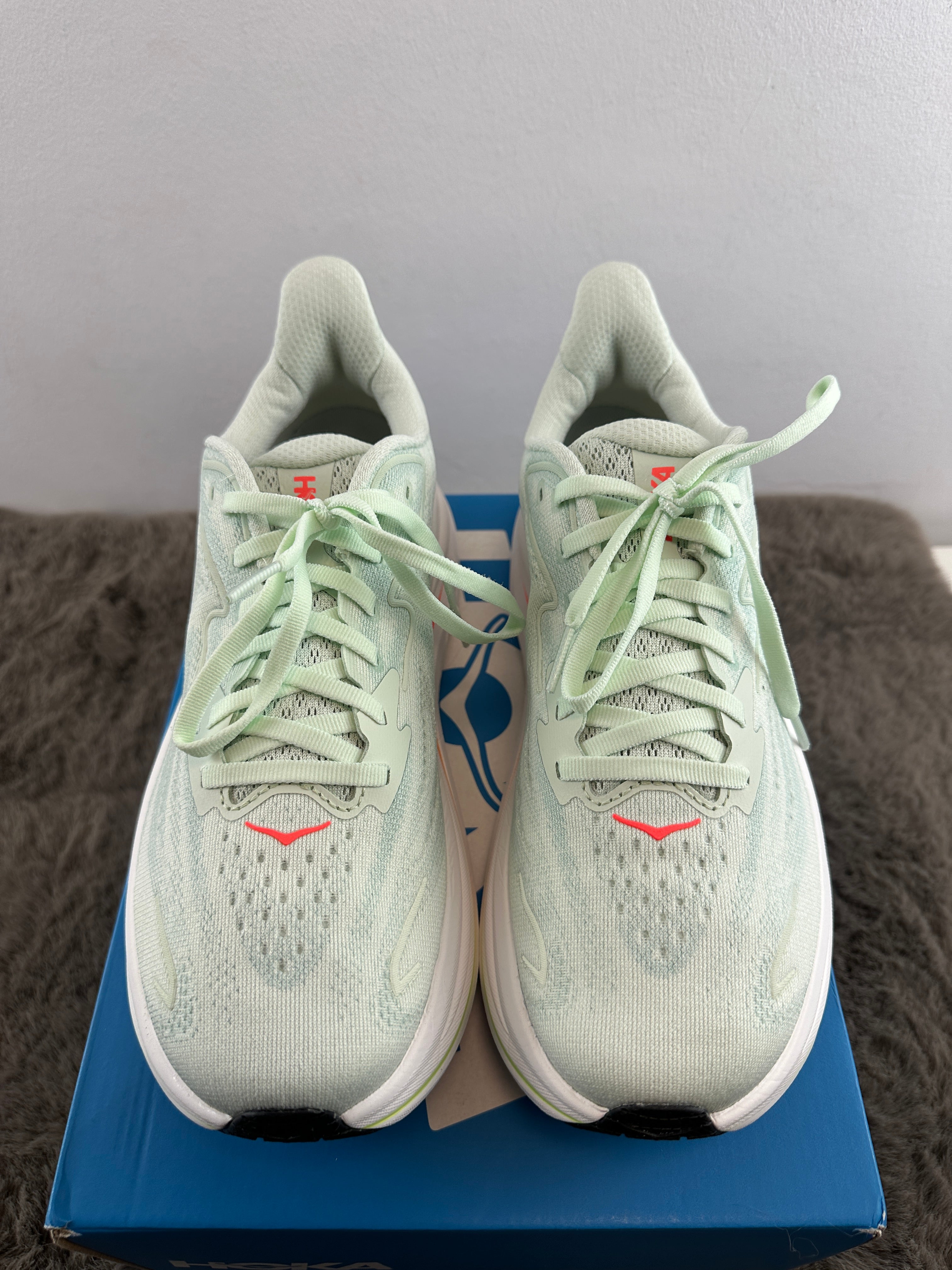 HOKA CLIFTON 10